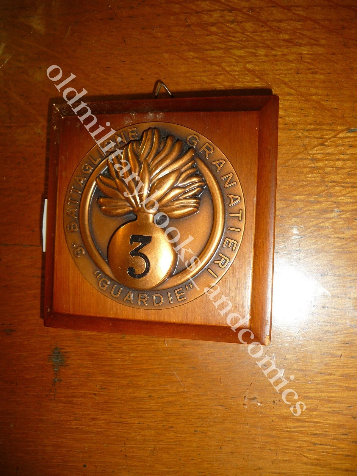 045 CREST EMBLEMA MILITARE 3° BATTAGLIONE GRANATIERI "GUARDIE" FORMATO PICCOLO