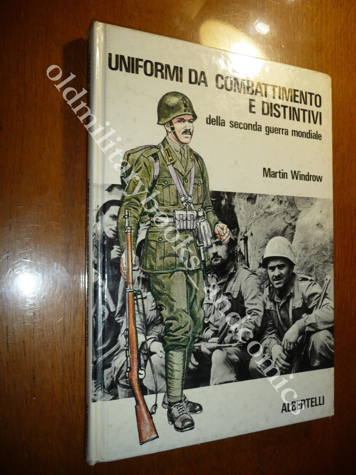 UNIFORMI DA COMBATTIMENTO E DISTINTIVI SECONDA GUERRA MONDIALE MARTIN WINDROW