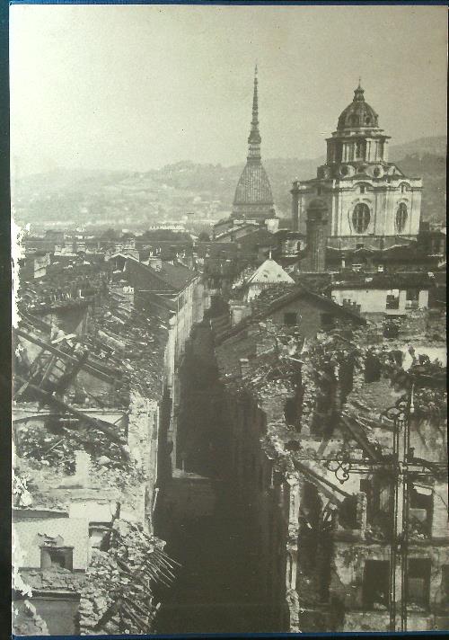 Torino in guerra tra cronaca e memoria