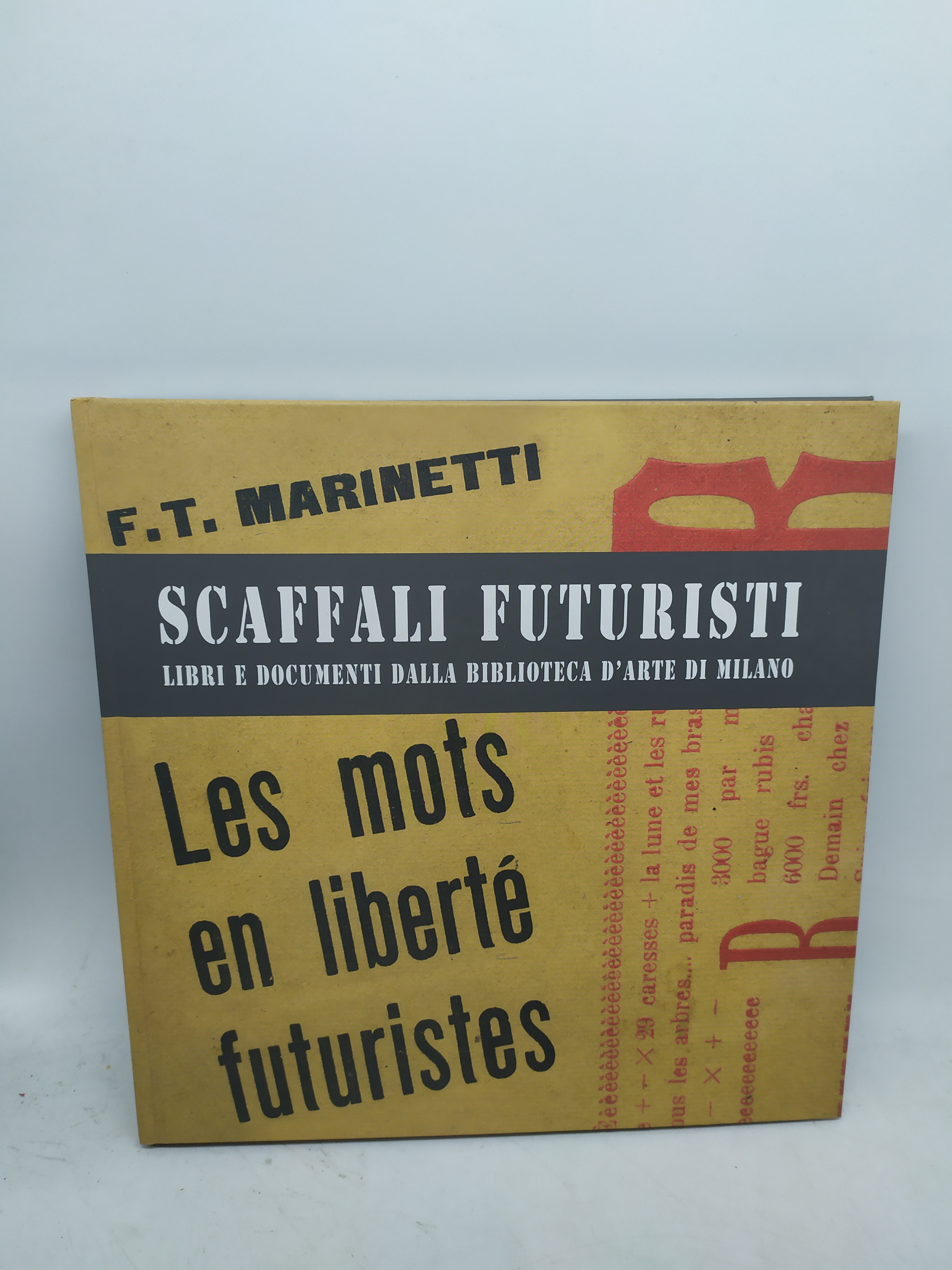 scaffali futuristi libri e documenti dalla biblioteca d'arte di milano …