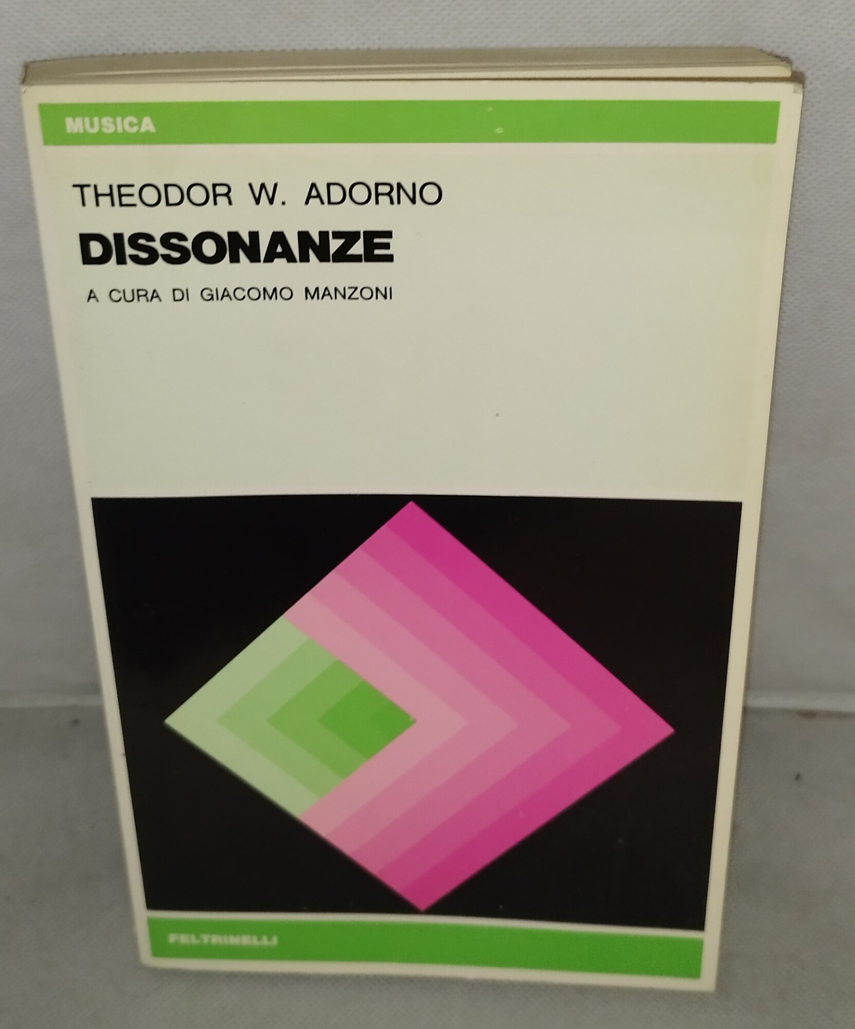 theodor w adorno dissonanze