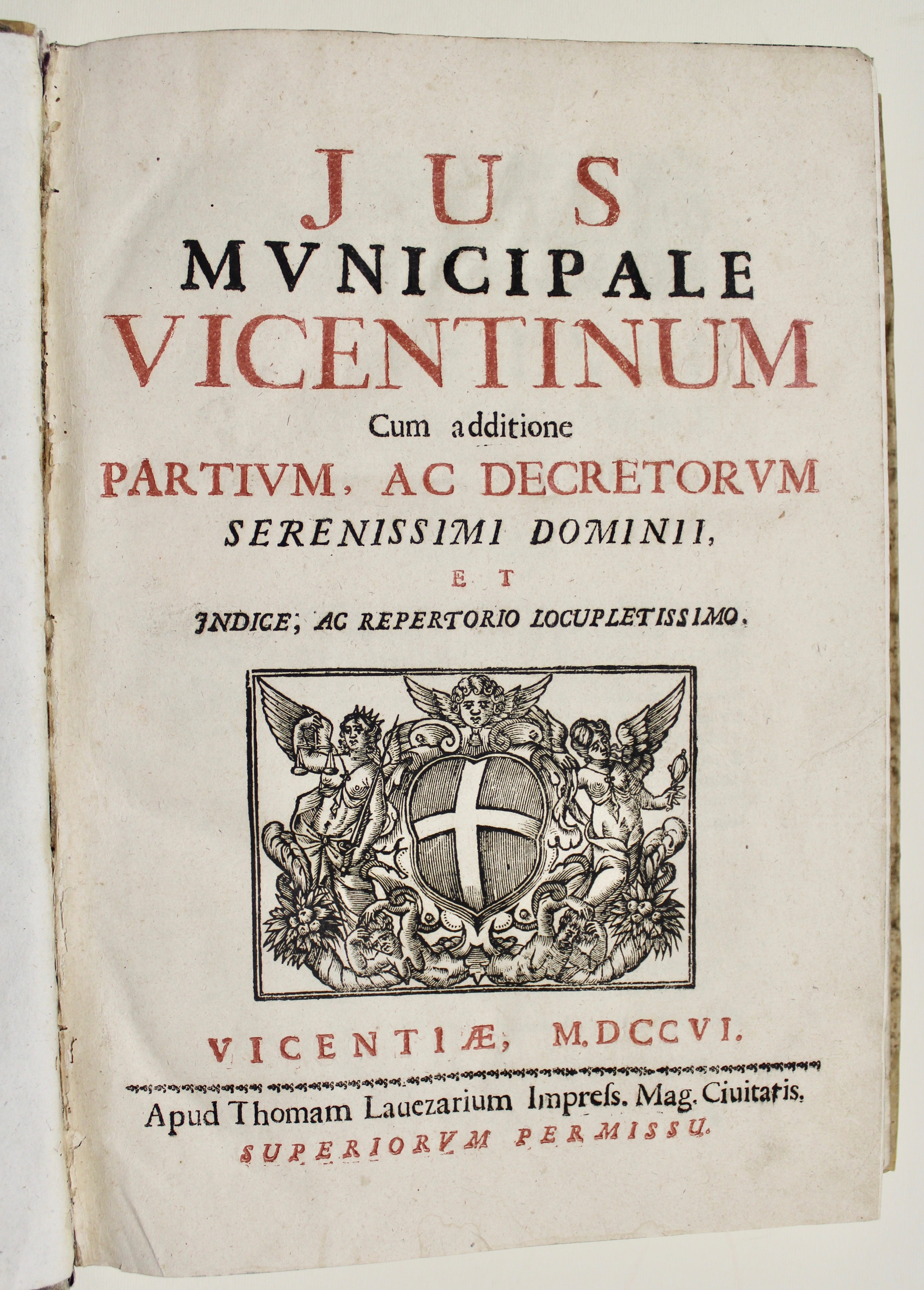 JUS MUNICIPALE VICENTINUM CUM ADDITIONE PARTIUM, AC DECRETORUM SERENISSIMI DOMINII.: