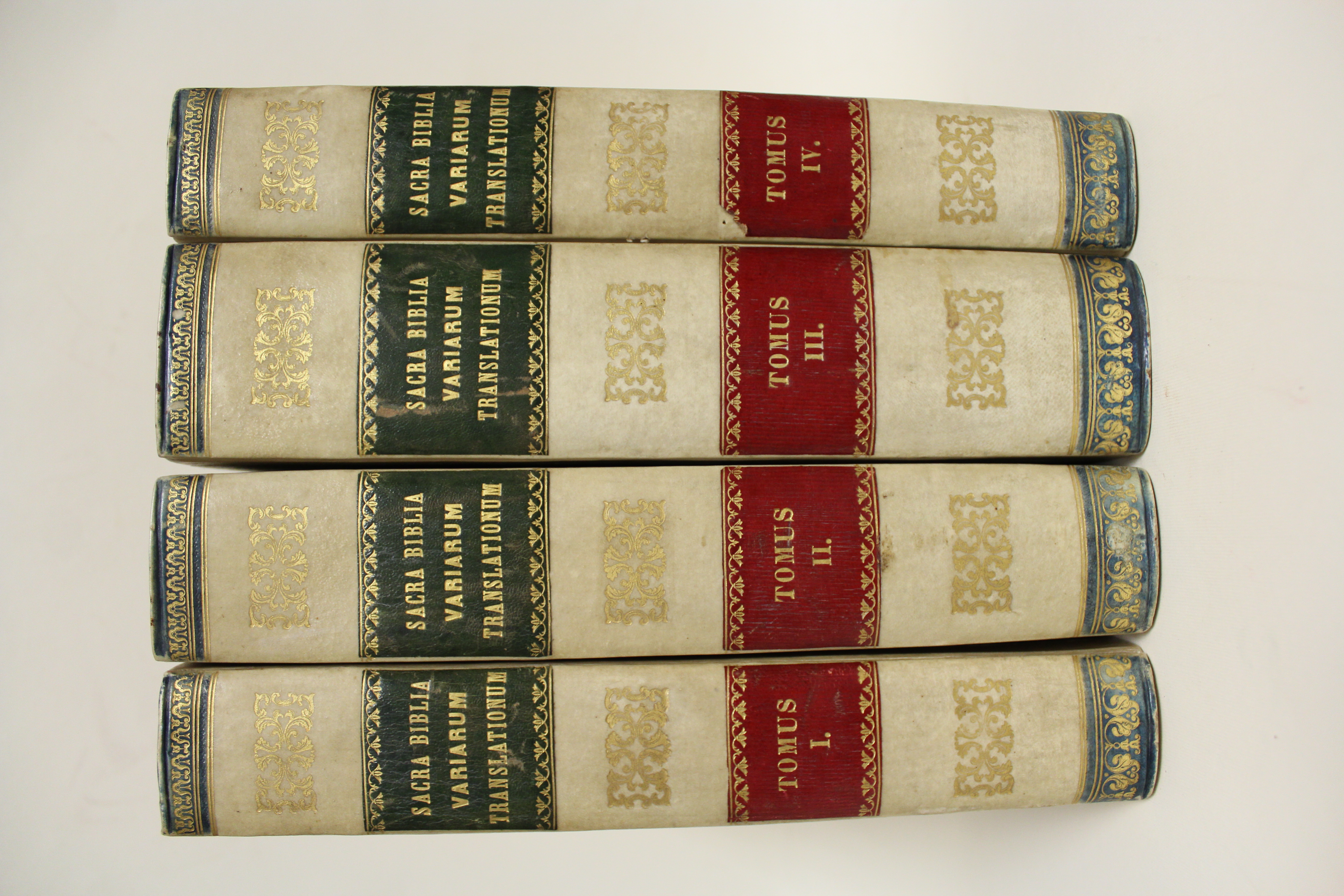 Sacra Biblia variarum translationum juxta Exemplar Antverpiae impressum anno 1616.