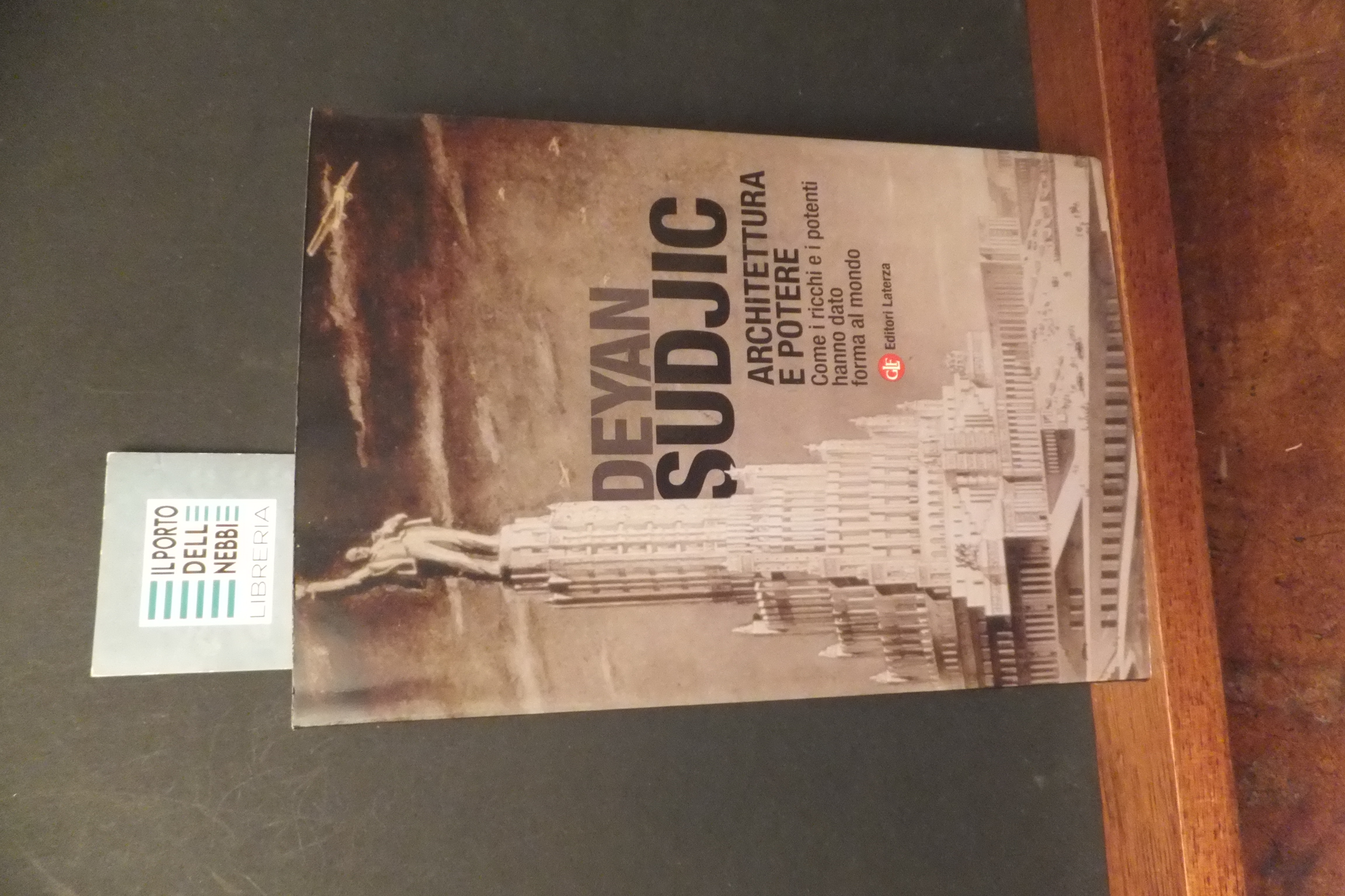 ARCHITETTURA E POTERE DEYAN SUDJIC