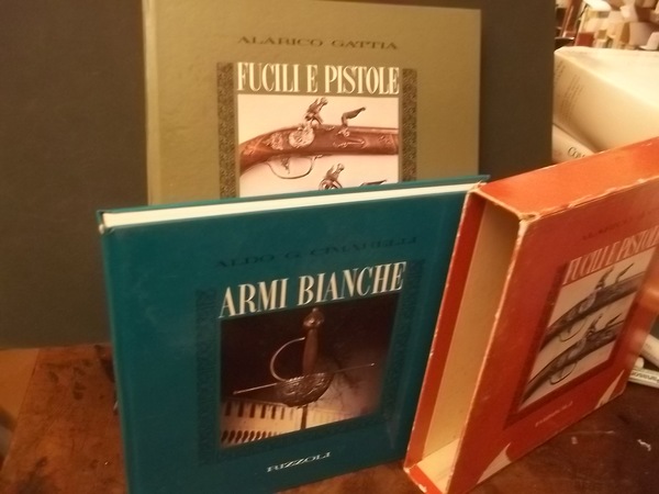 ARMI BIANCHE FUCILI E PISTOLE