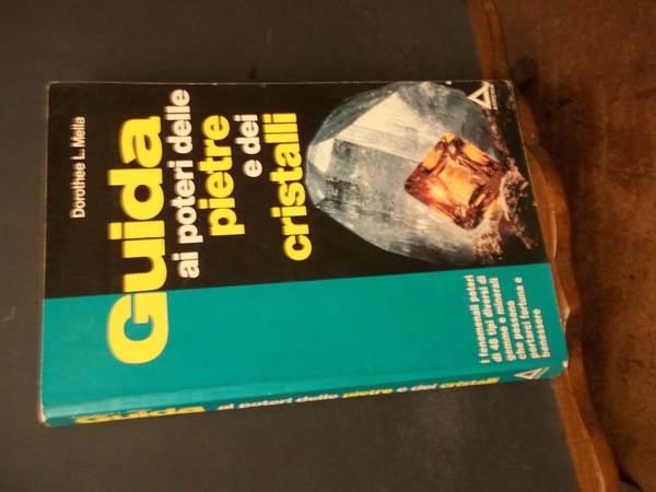 GUIDA AI POTERI DELLE PIETRE E DEI CRISTALLI