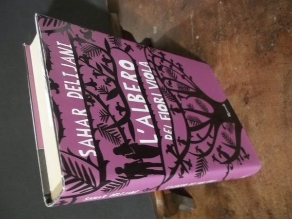 L'ALBERO DEI FIORI VIOLA