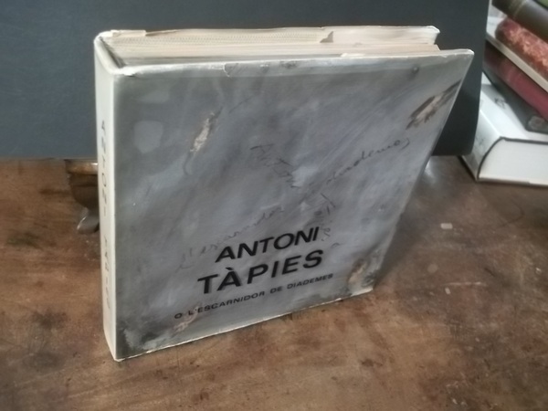 O L'ESCARNIDOR DE DIADEMES