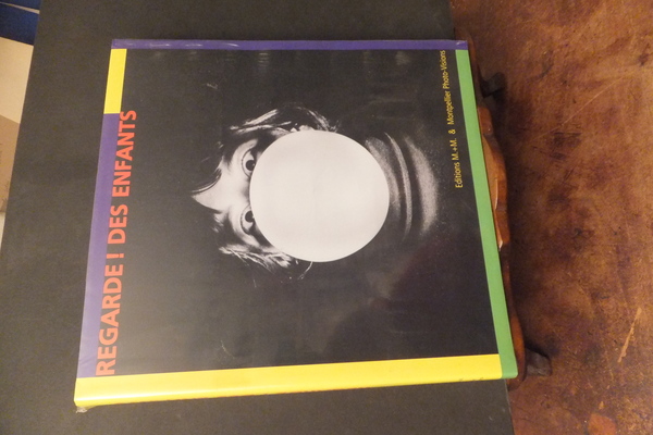 REGARDE ! DES ENFANTS