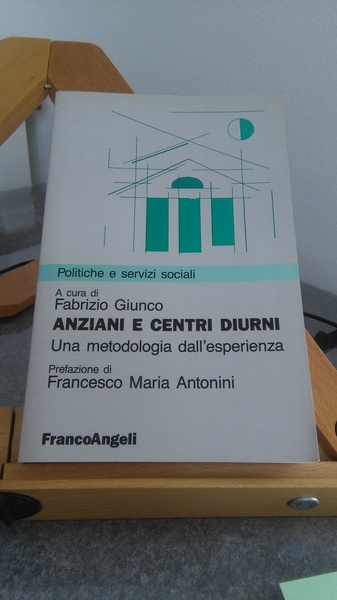 ANZIANI E CENTRI DIURNI. UNA METODOLOGIA DELL'ESPERIENZA