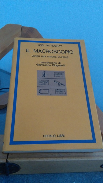 IL MACROSCOPIO