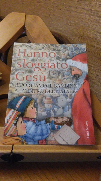 HANNO SLOGGIATO GESù. RIPORTIAMO IL BAMBINO AL CENTRO DEL NATALE