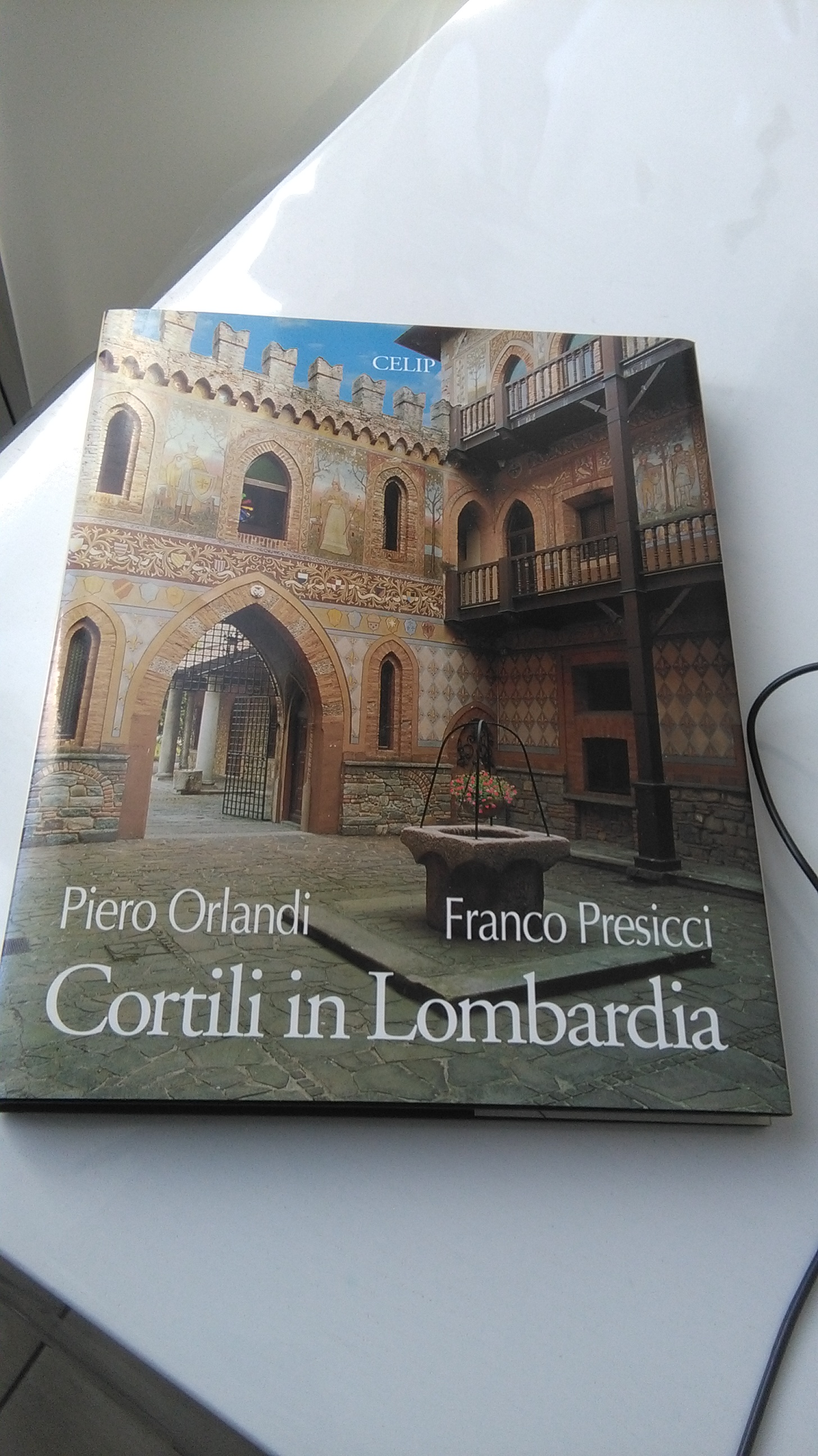 CORTILI IN LOMBARDIA