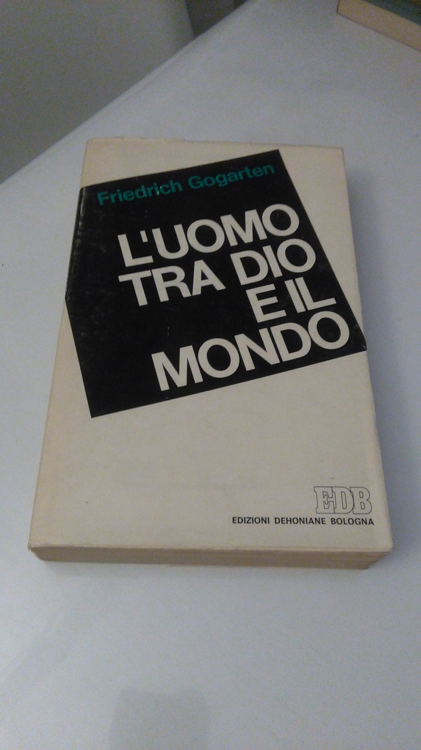 L'UOMO TRA DIO E IL MONDO
