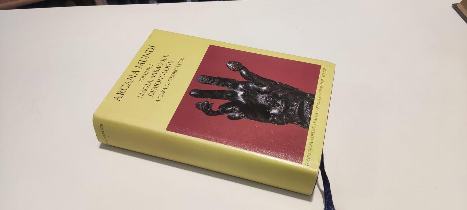 Arcana Mundi (Volume 1)