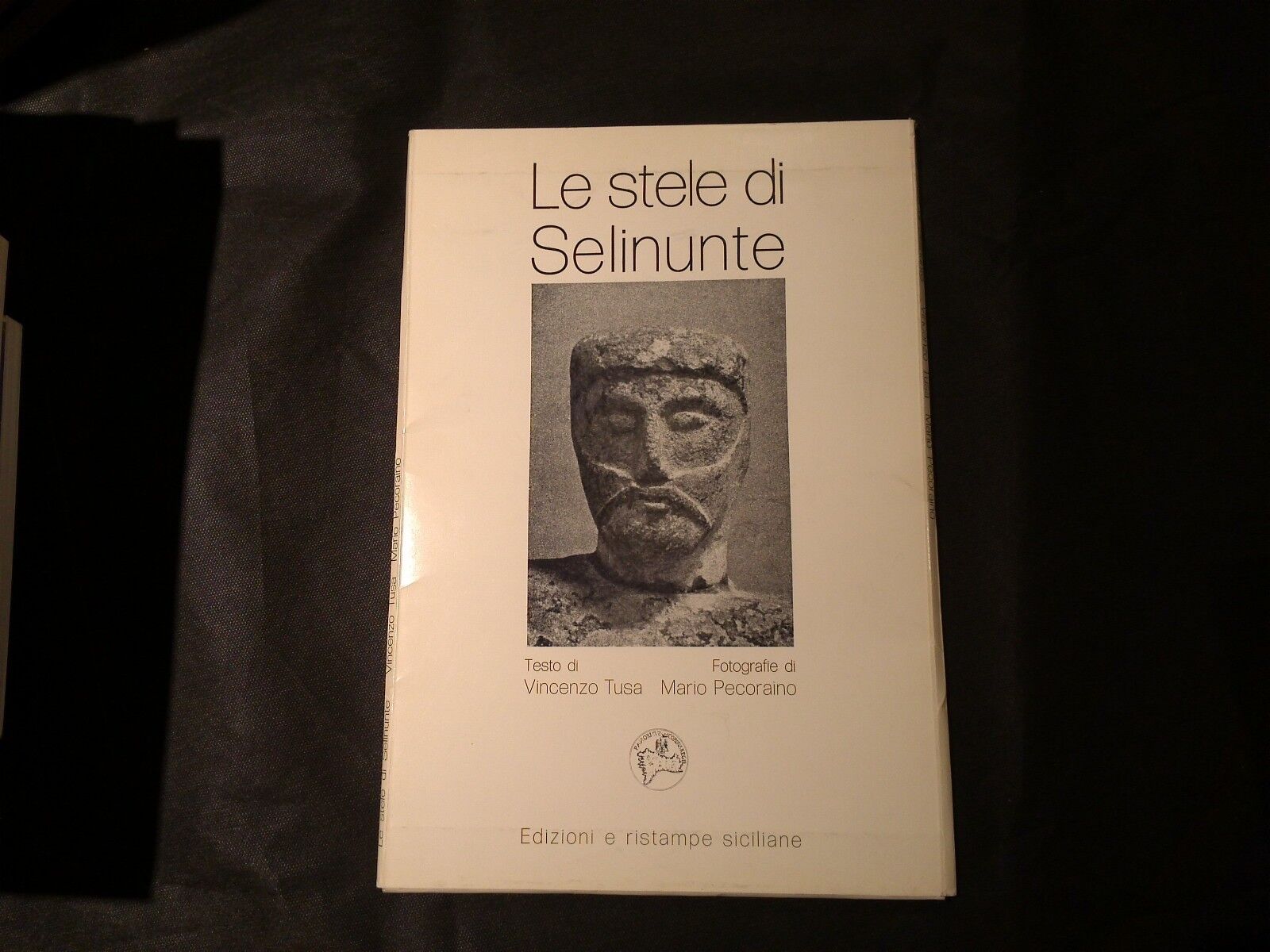 La stele di Selinunte - con dedica di Vincenzo Tusa …