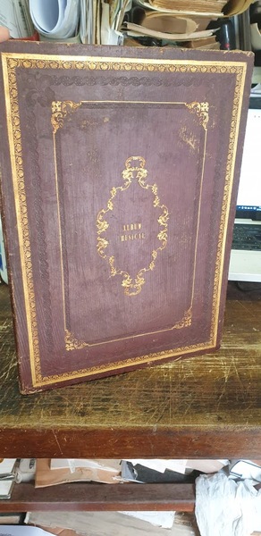 La pluie de fleur. Premier album contenente Miserere da il …