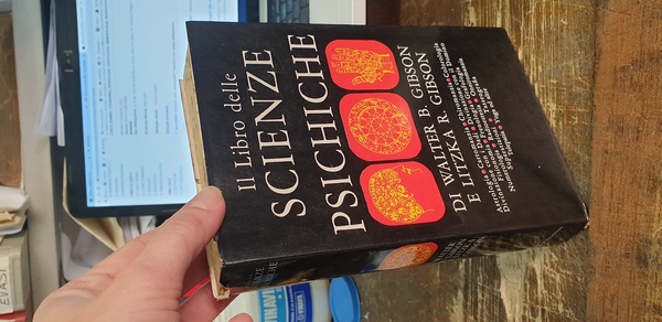 Il libro delle scienze psichiche: astrologia, cartomanzia, chiromanzia, colorologia, divinazione …