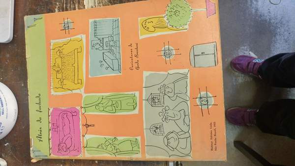 Atras da fachada. Caricature. La Brentani triestina è emigrata in …