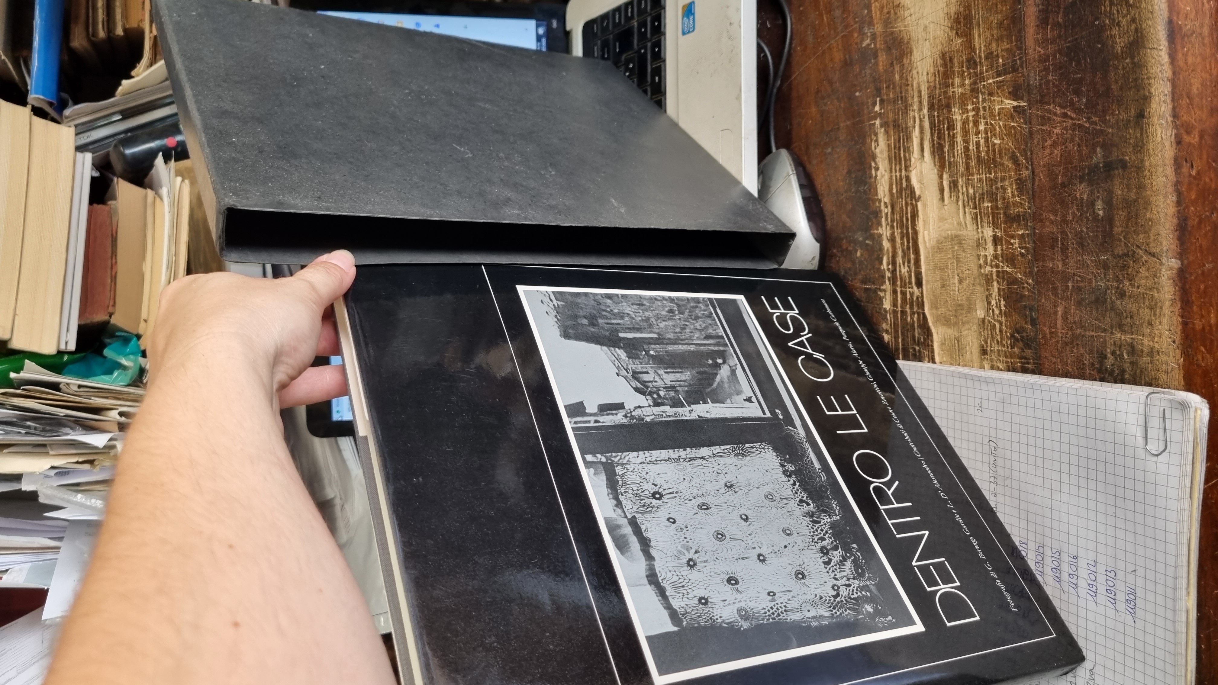 Dentro le case, fotografie di G. Berengo Gardin, L. D'Alessandro …