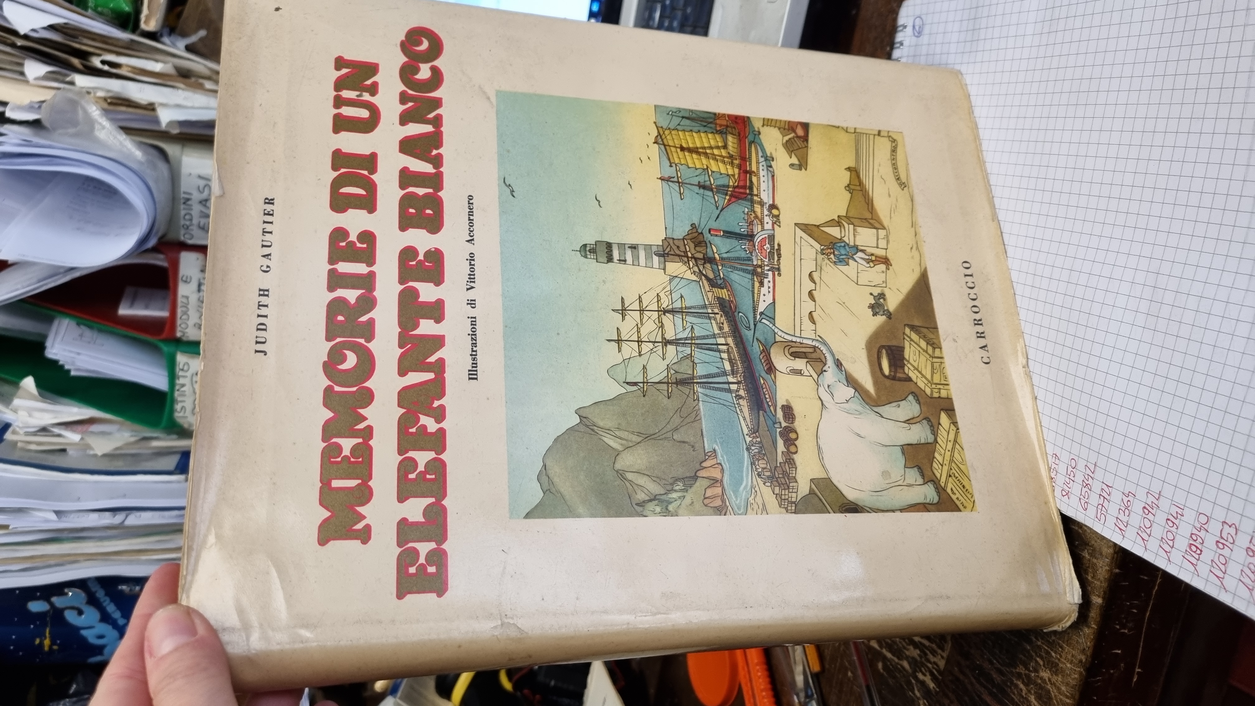 Memorie di un elefante bianco. Illustrazioni di Vittorio Accornero.