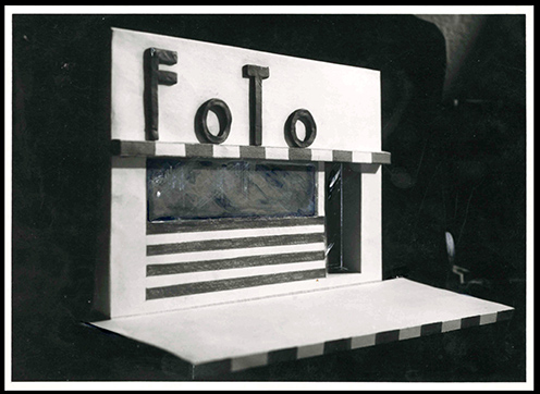 “Progetto per negozio [didascalia verso; altrimenti nota come: Plastico per …