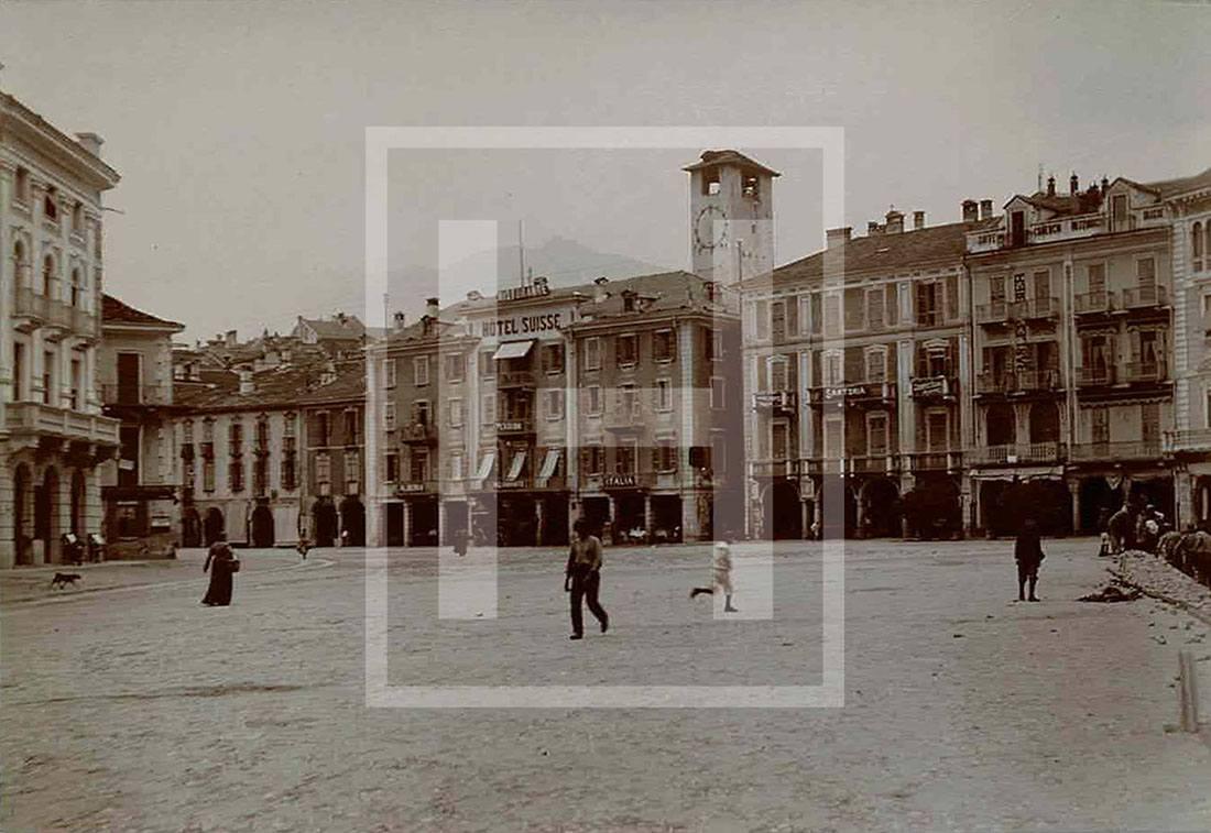 Locarno piazza Grande anno 1900