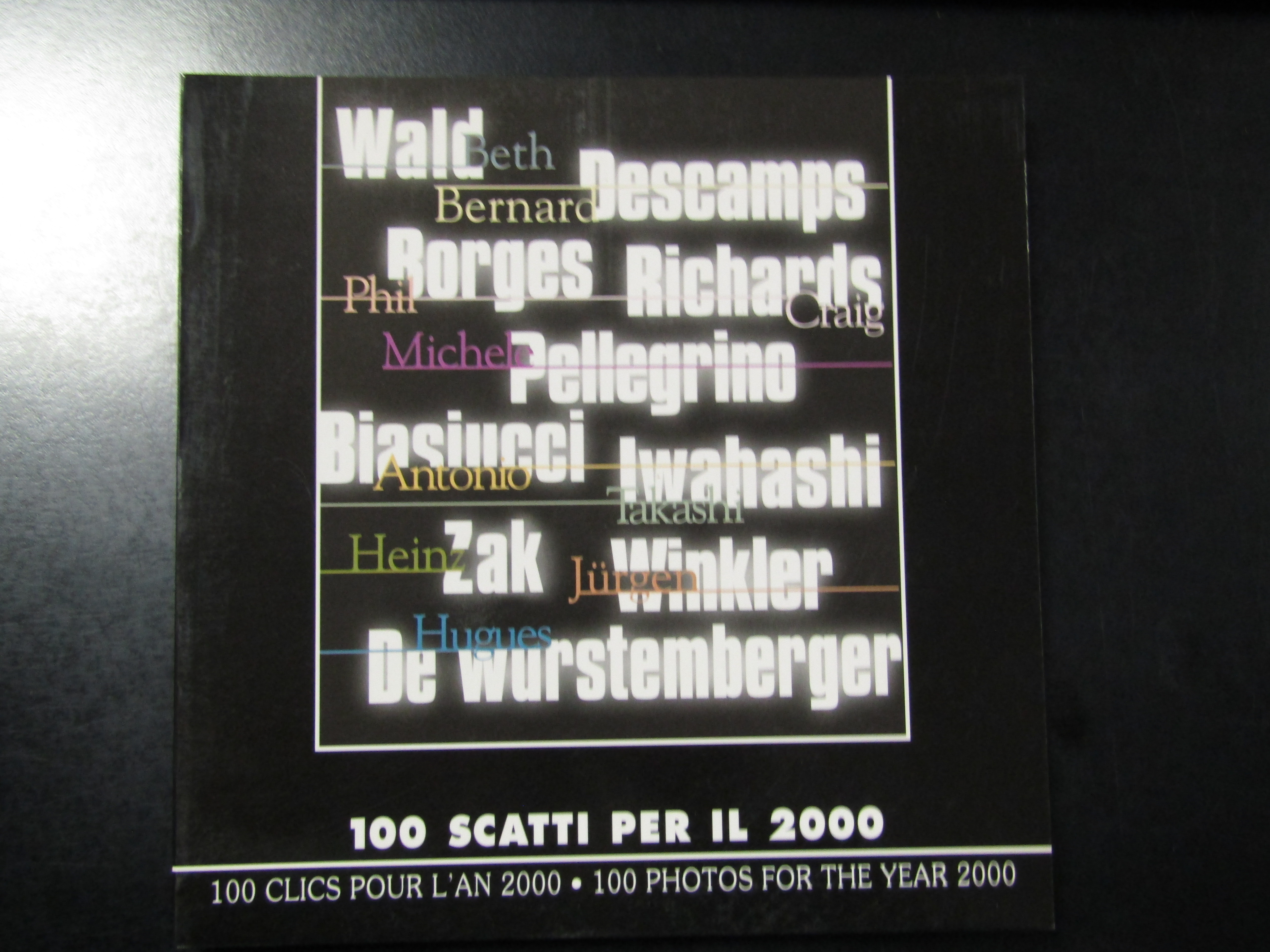 100 scatti per il 2000 / 100 clics pour l'an …