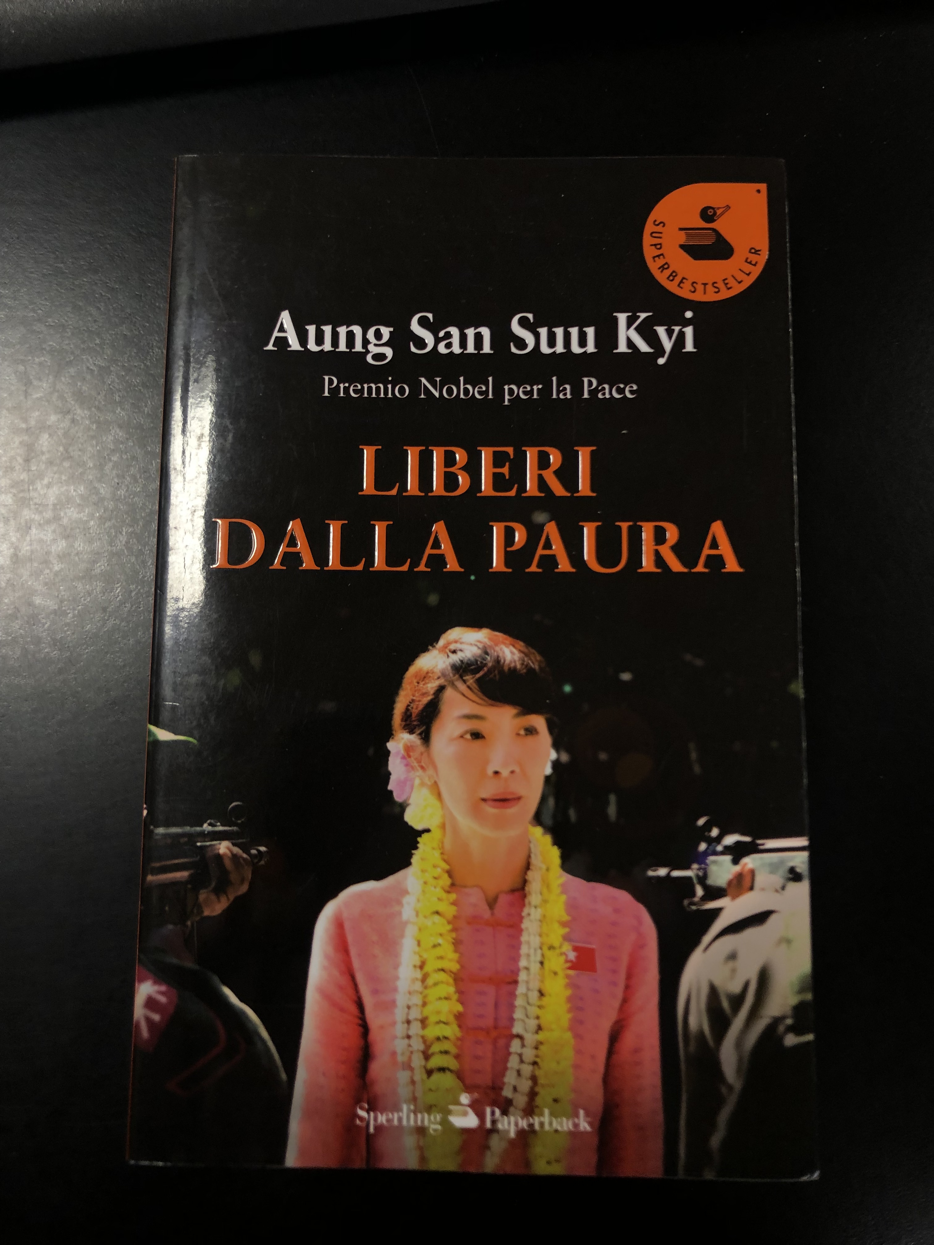 Aung San Suu Kyi. Liberi dalla paura. Sperling 2012.