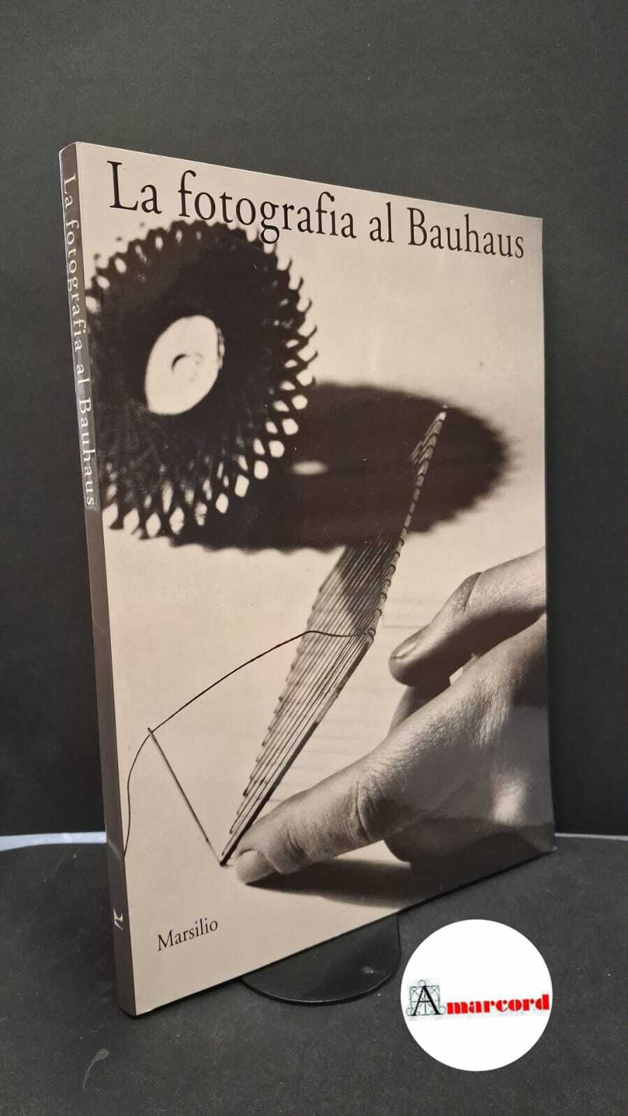 Costantini, Paolo. �La �fotografia al Bauhaus Venezia Marsilio, 1993