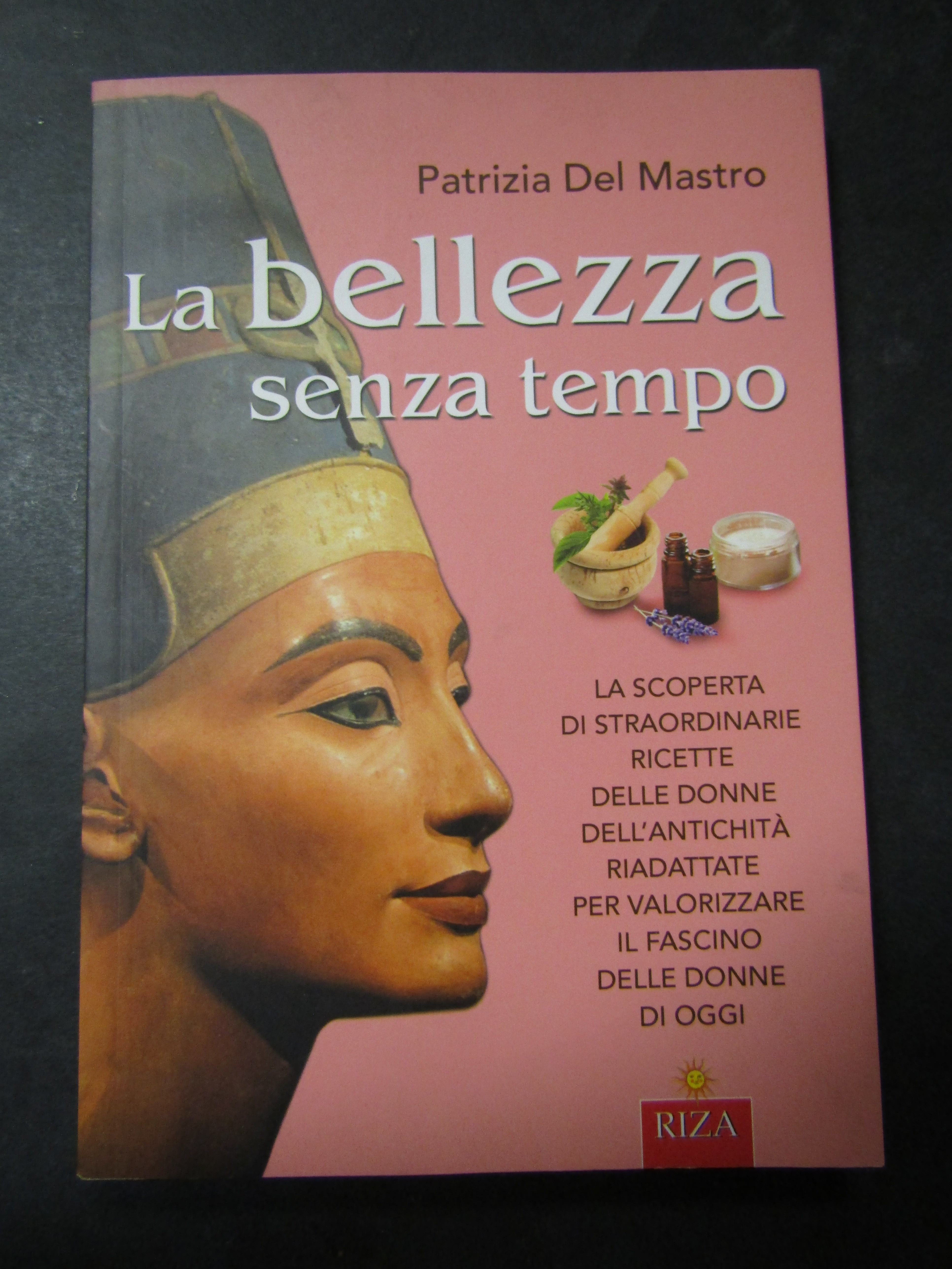 Del Maestro Patrizia. La bellezza senza tempo. Riza. 2008