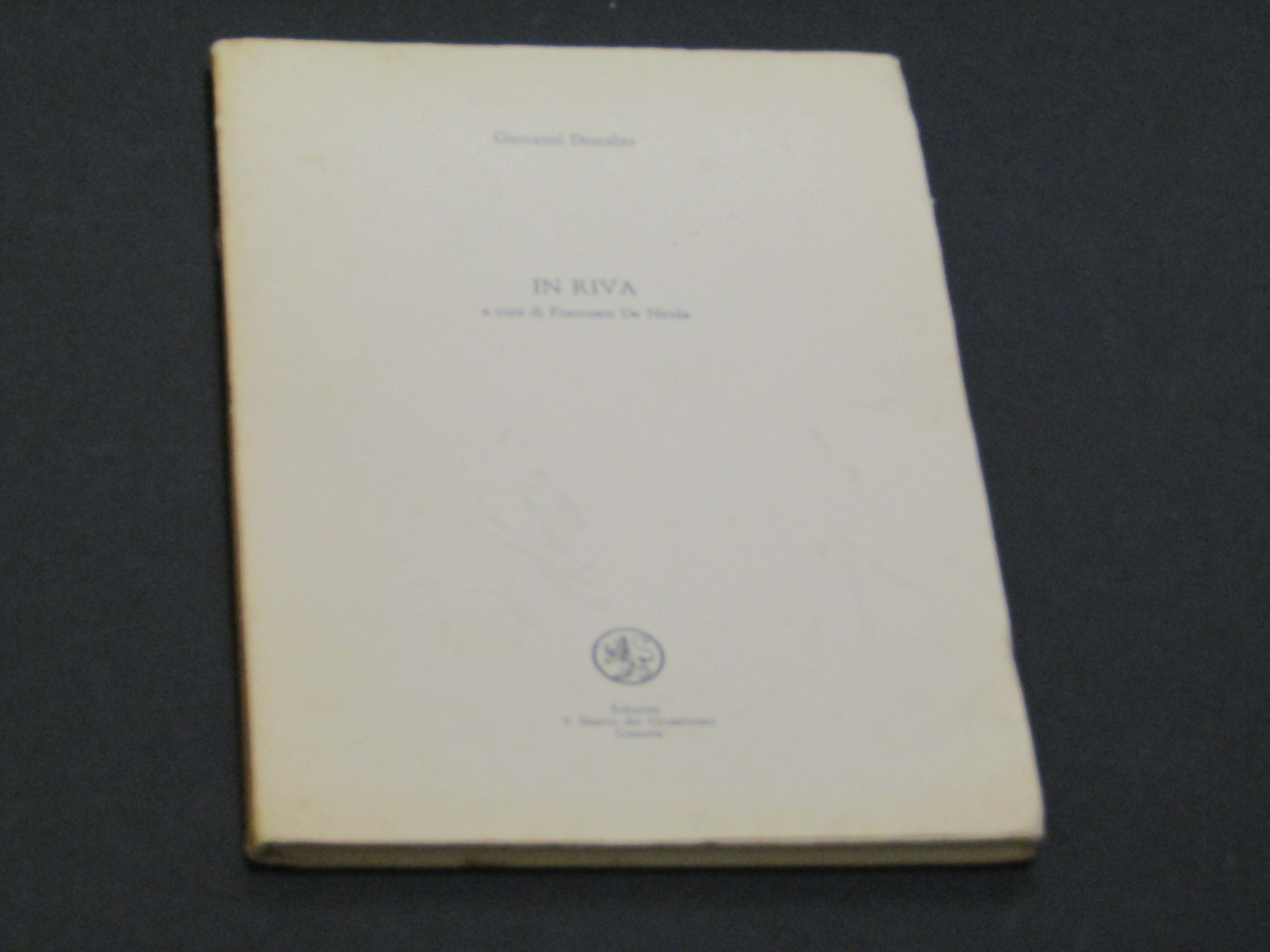Descalzo Giovanni. A cura di De Nicola Francesco. In riva. …
