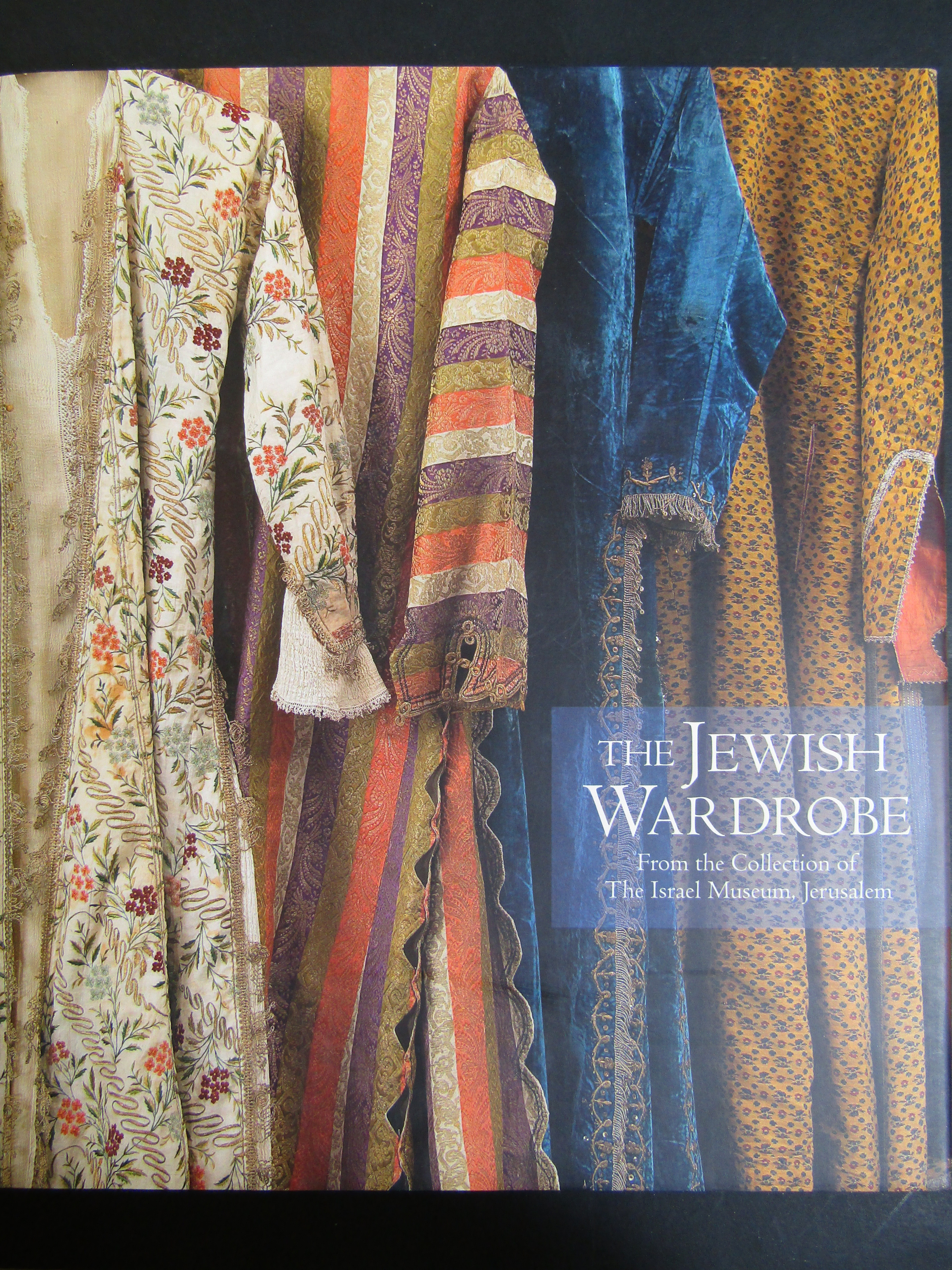 Juhasz Esther. The Jewish wardrobe. 5 Continents. 2012