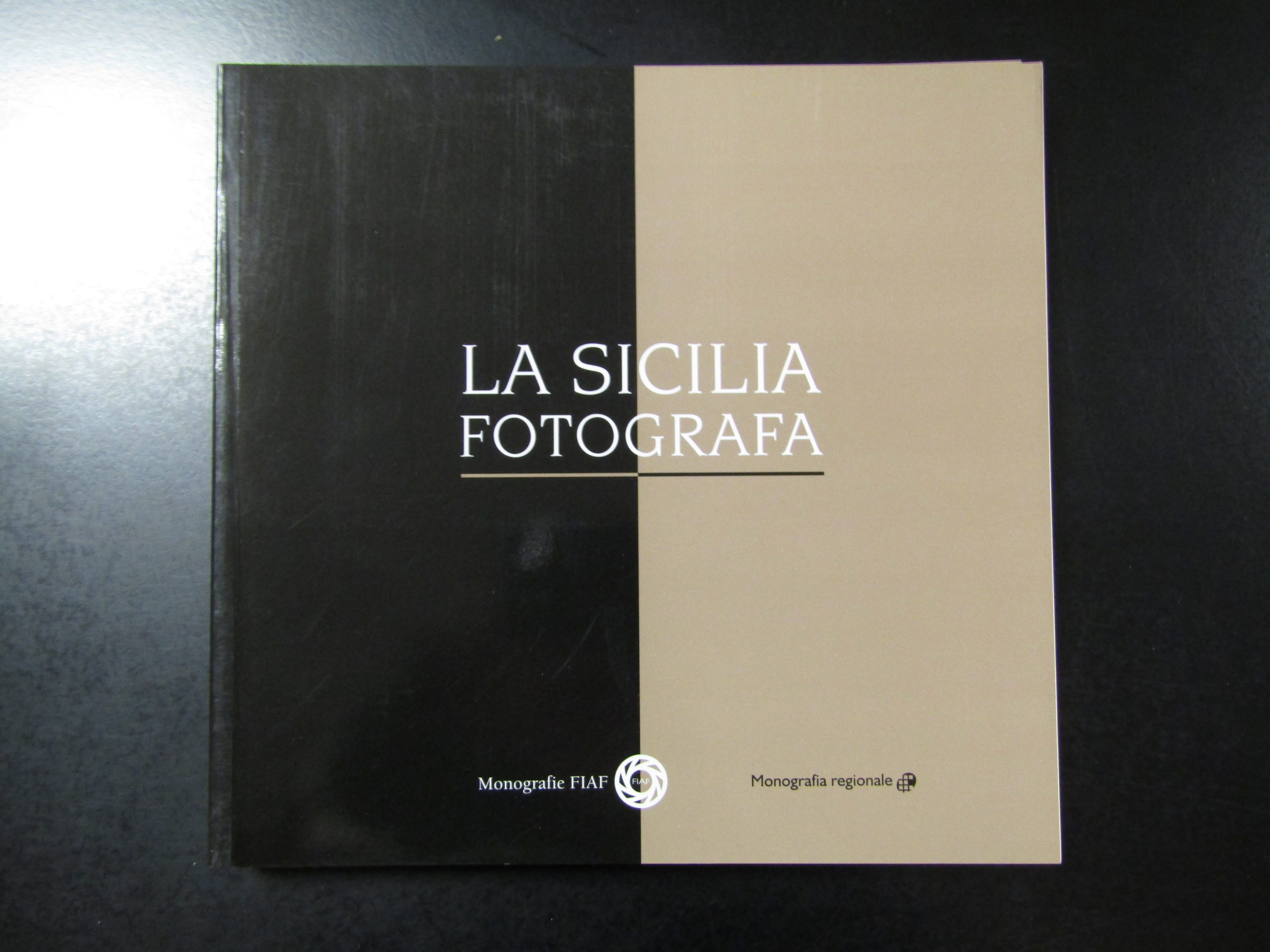 La Sicilia fotografa. FIAF 2001.