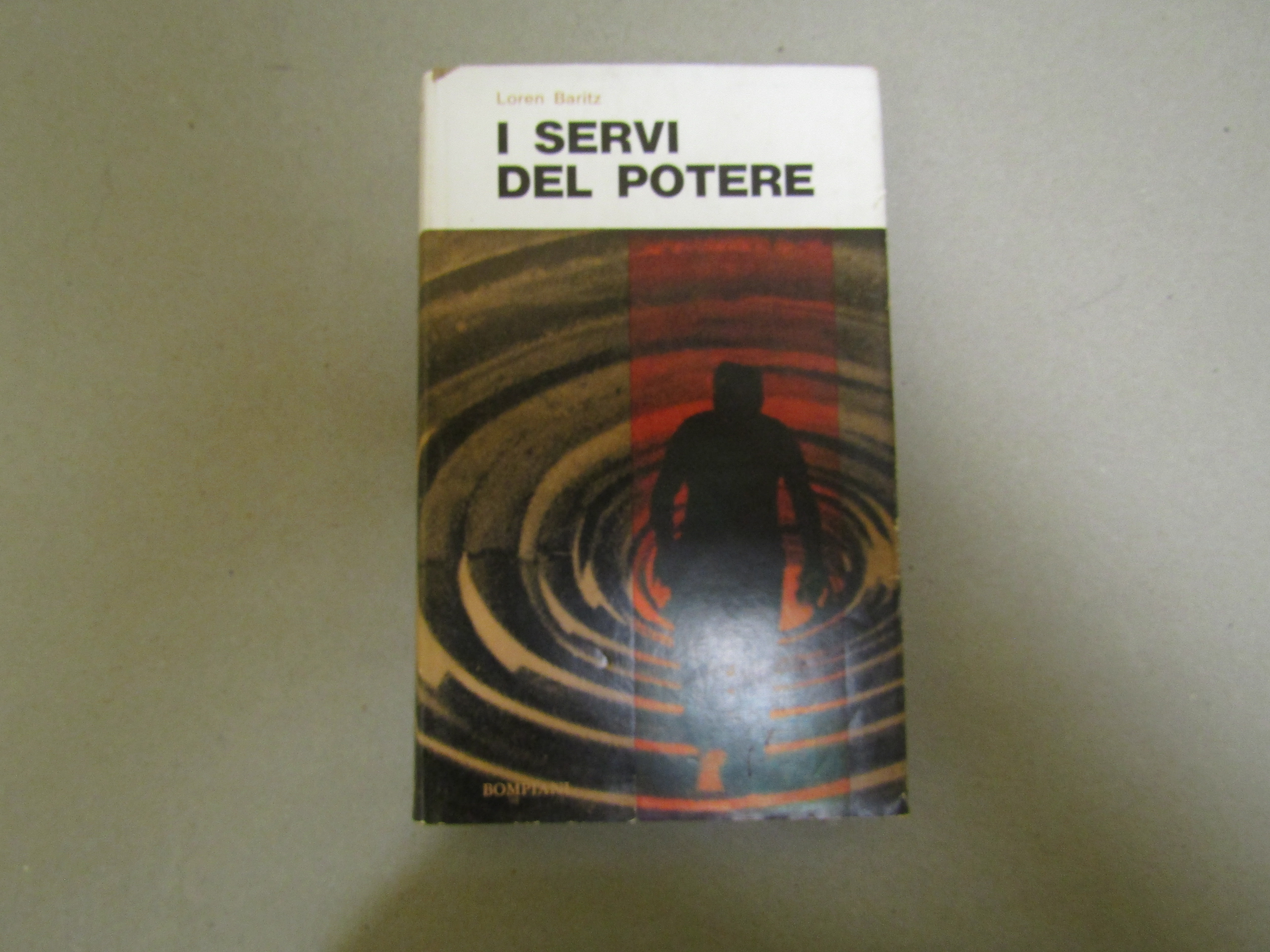 Loren Baritz. I servi del potere