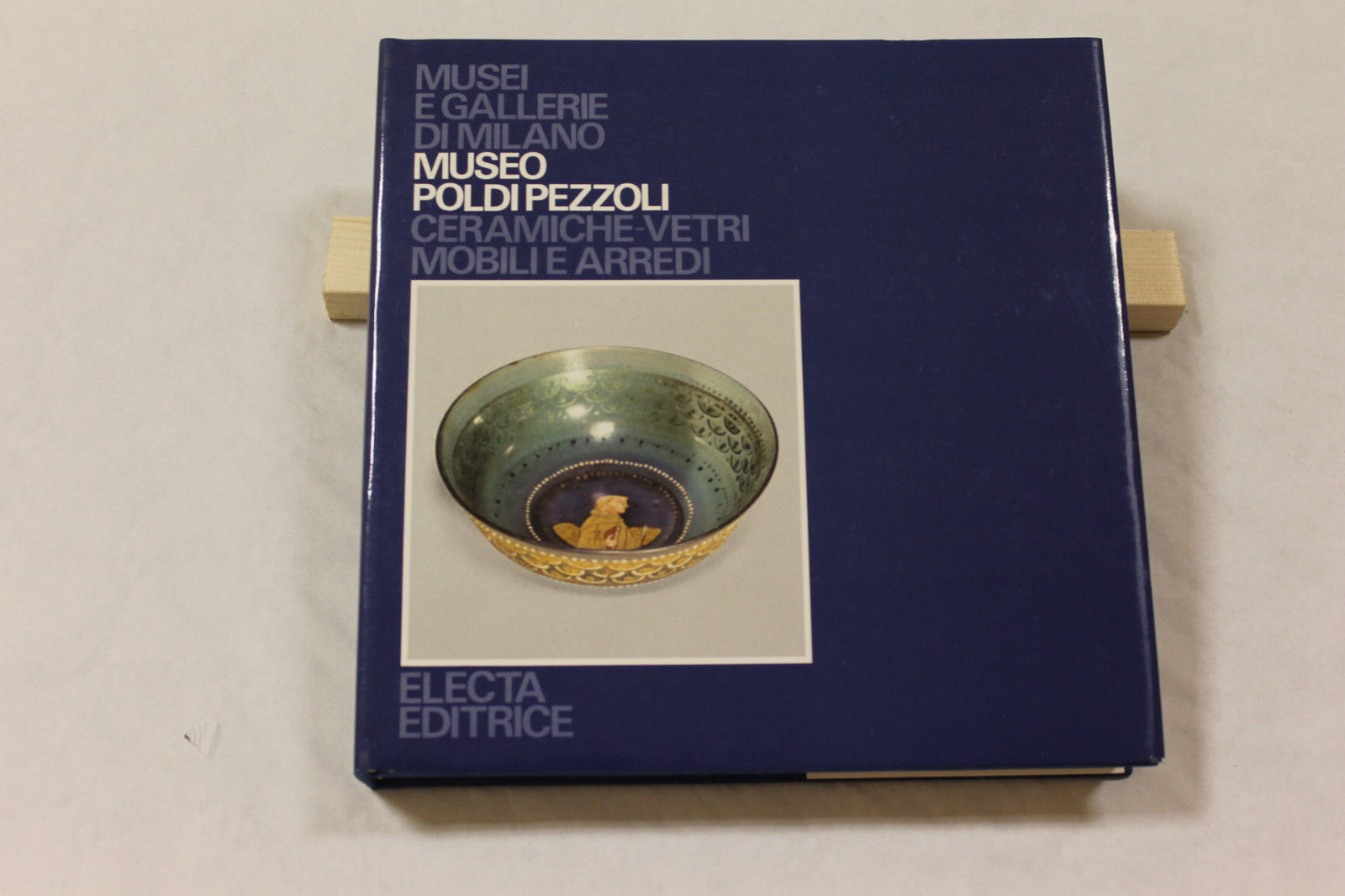 Museo Poldi Pezzoli, ceramiche-vetri, mobili e arredi