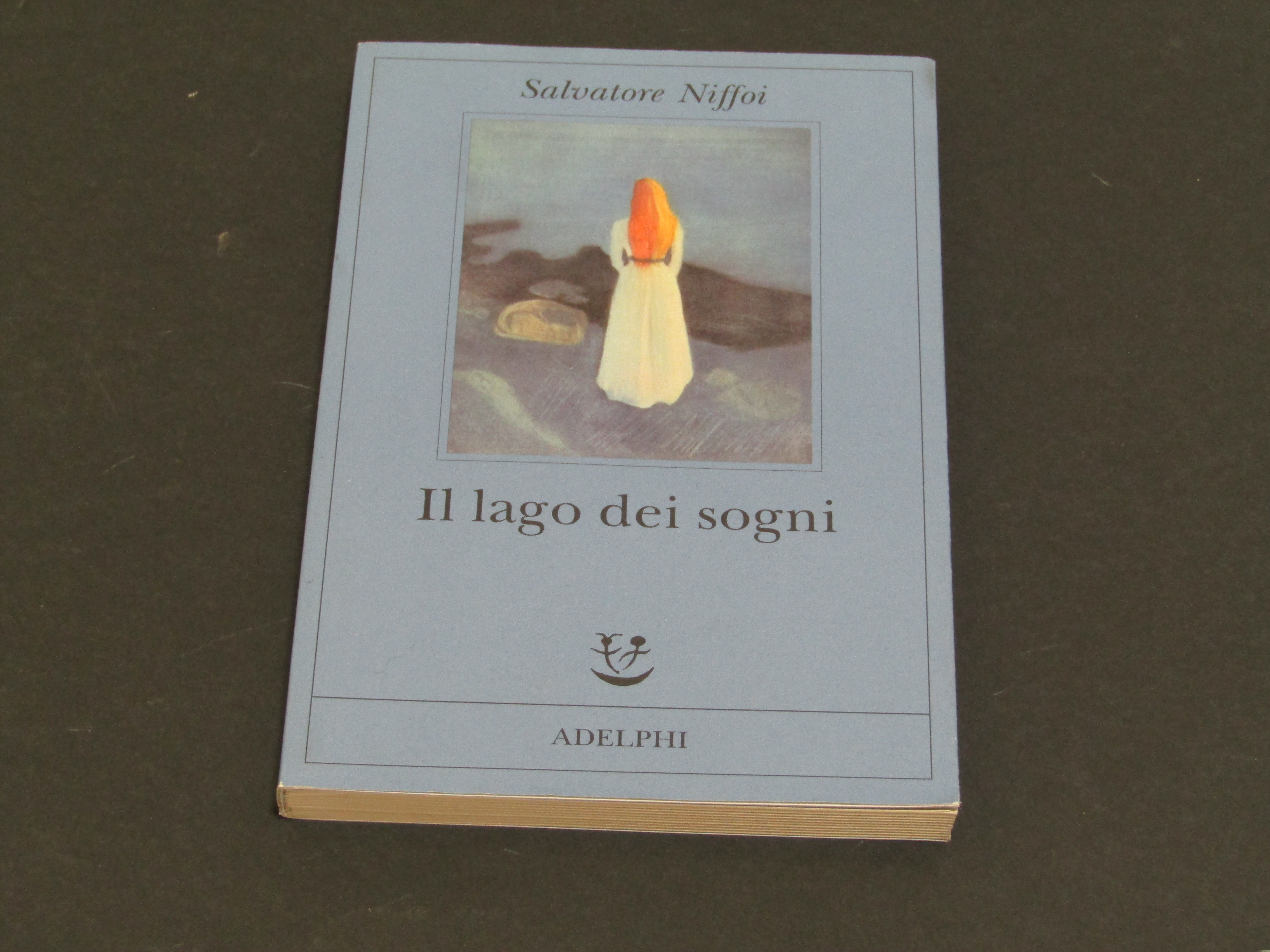 Niffoi Salvatore. Il lago dei sogni. Adelphi. 2011 - I