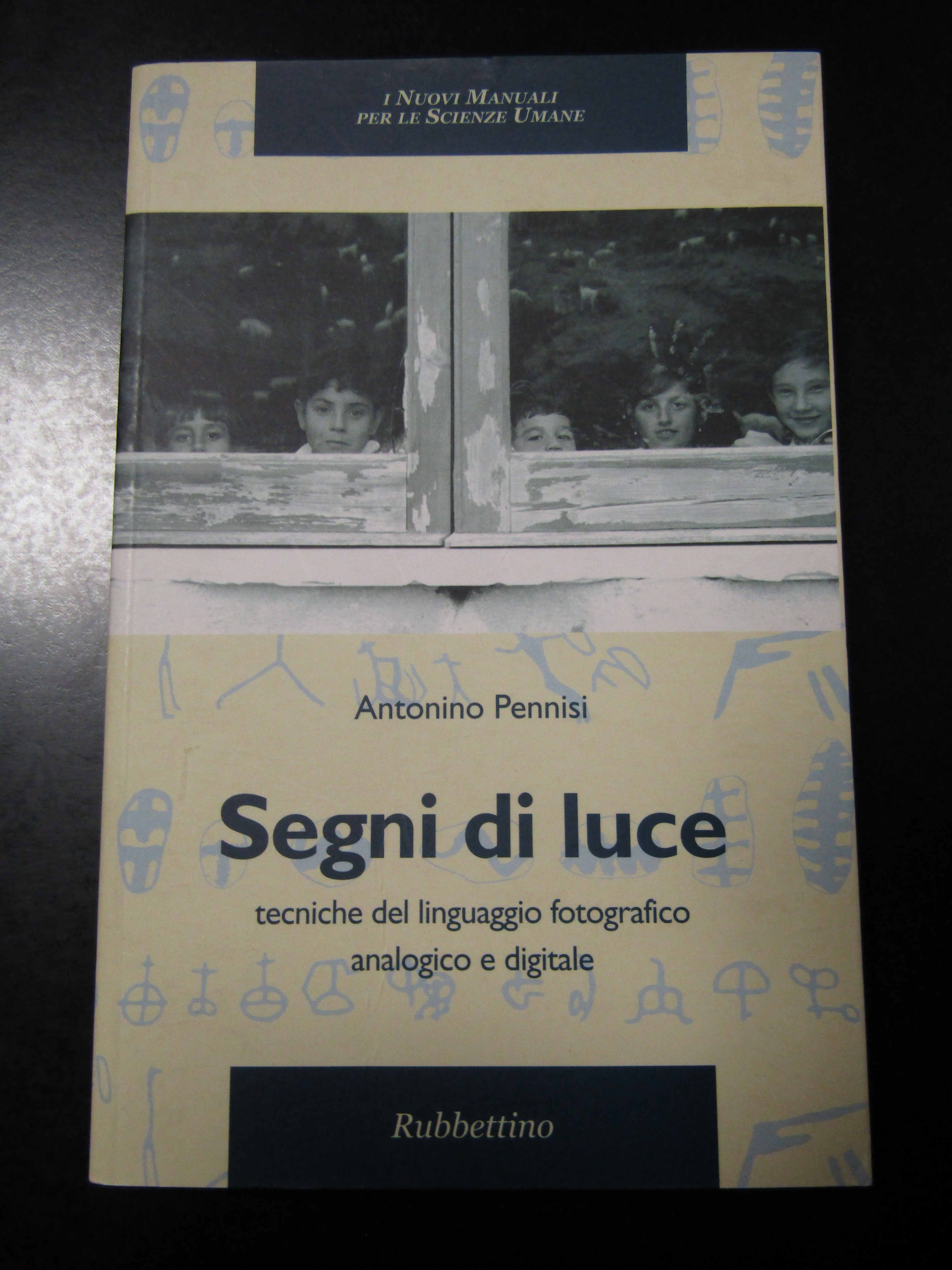 Pennisi Antonino. Segni di luce. Rubbettino 2002.