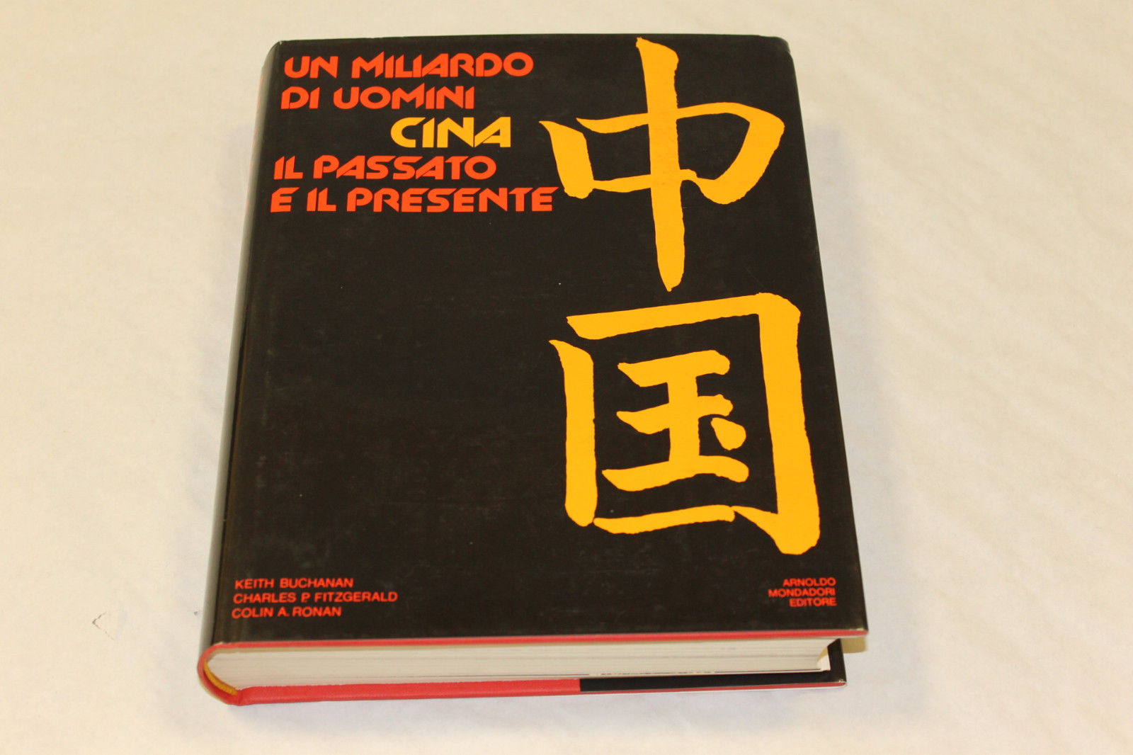 Un miliardo di uomini; Cina il passato e il presente.