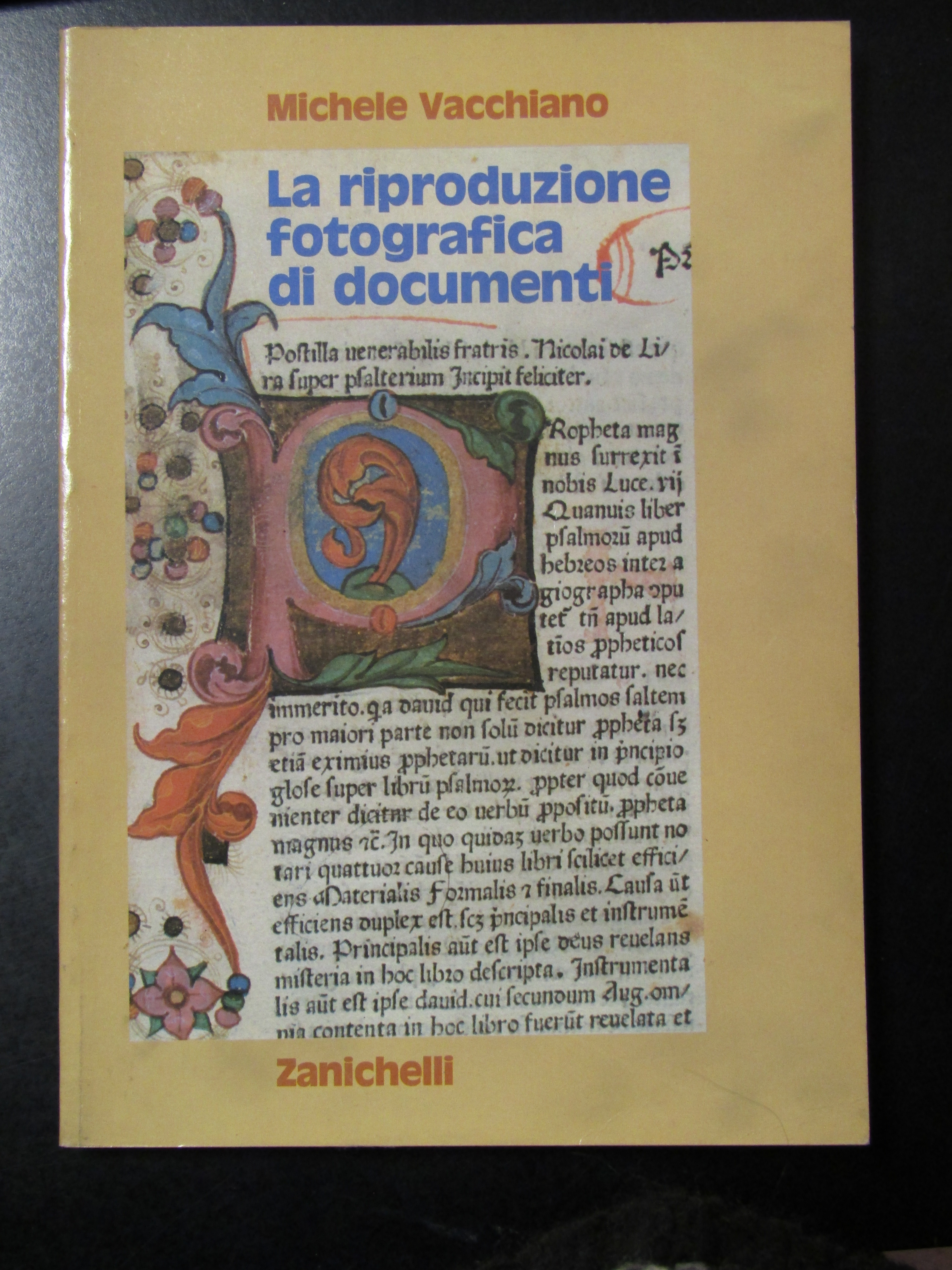 Vacchiano Michele. La riproduzione fotografica di documenti. Zanichelli 1987.