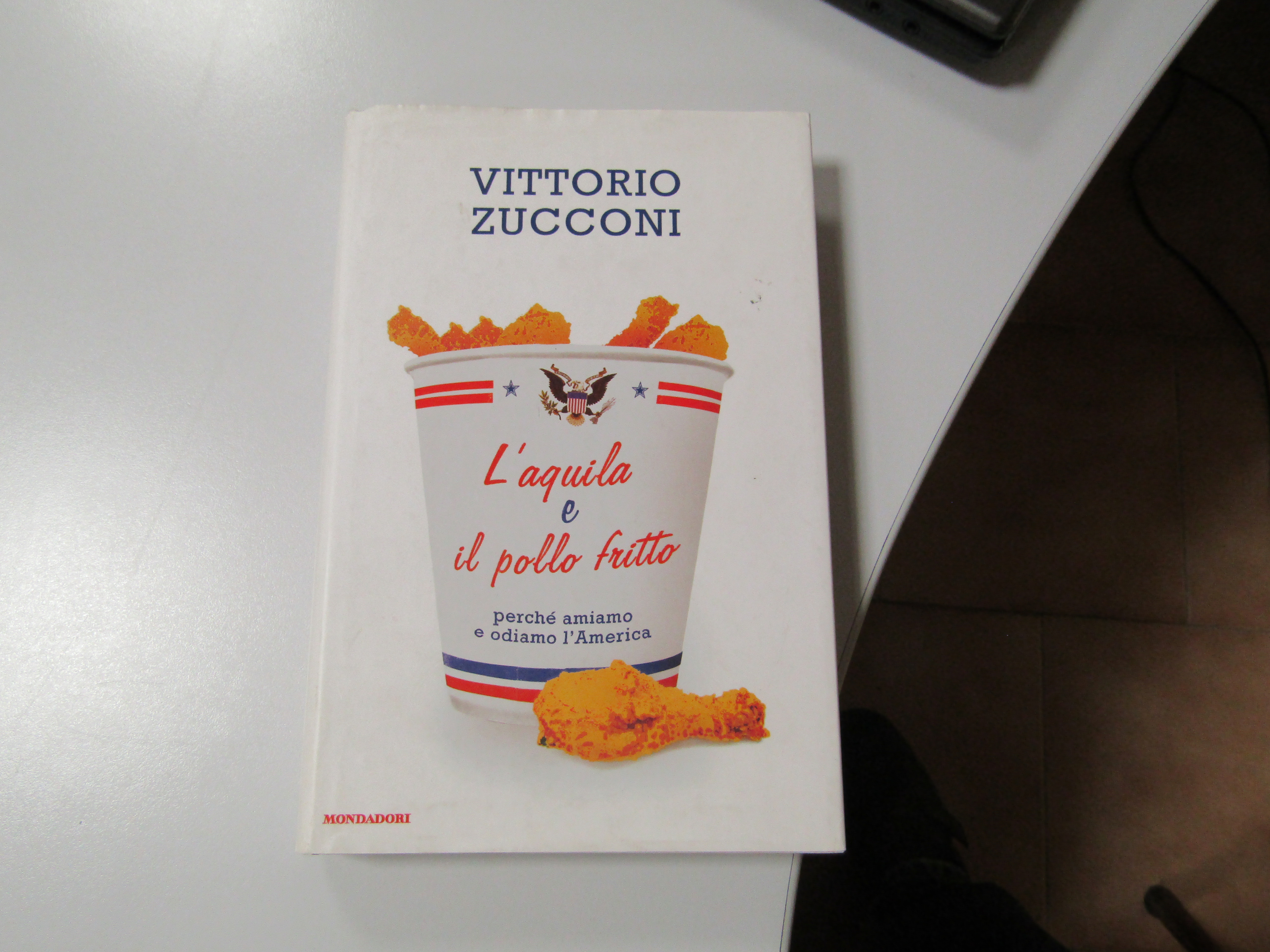Zucconi Vittorio. L'aquila e il pollo fritto. Mondadori. 2008 - …