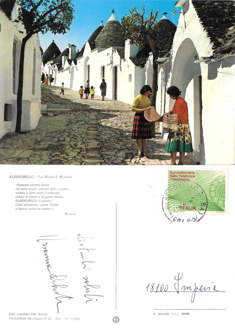 Alberobello. Via Monte S. Michele. Viaggiata. Animata