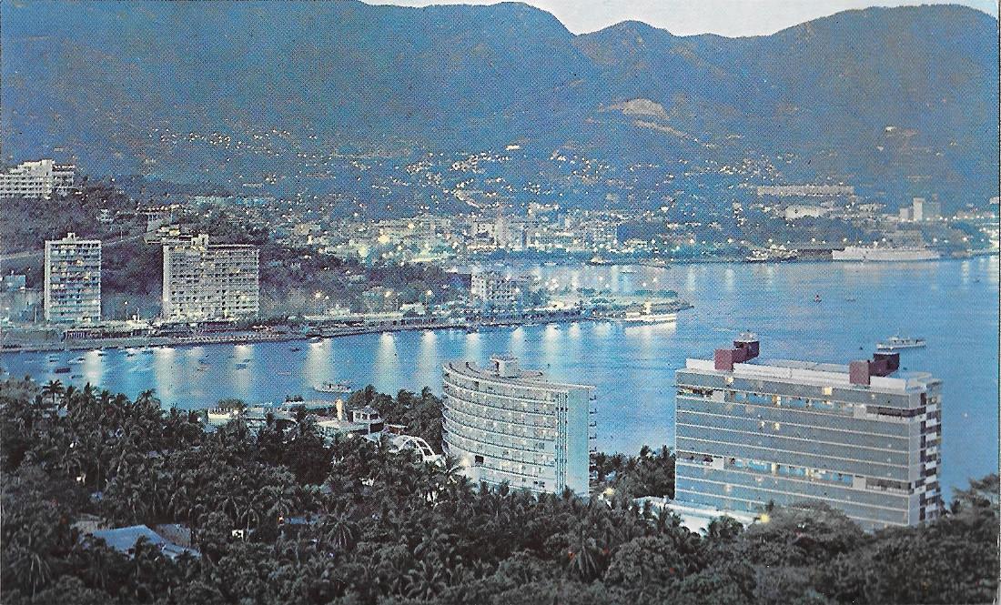 Crepuscolo sobre la Bahia de Acapulco. Non viaggiata