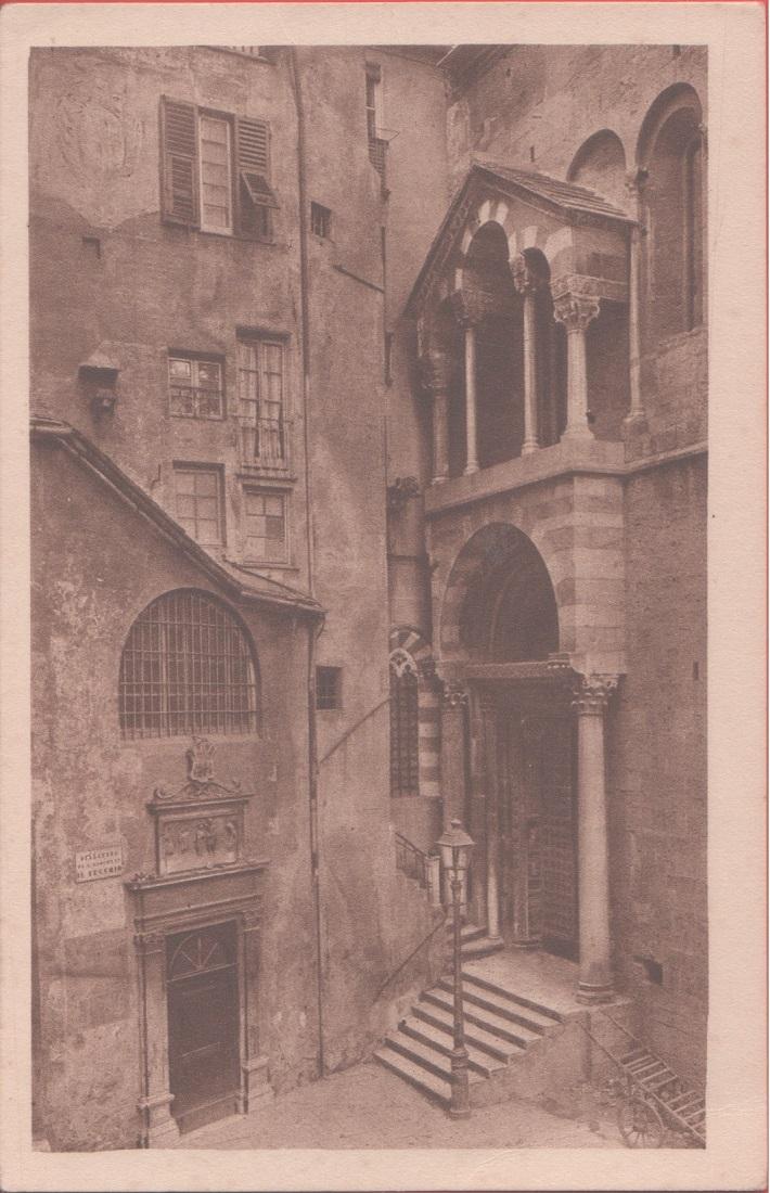 Duomo di Genova. Piazzetta e porta di S. Giovanni. Non …