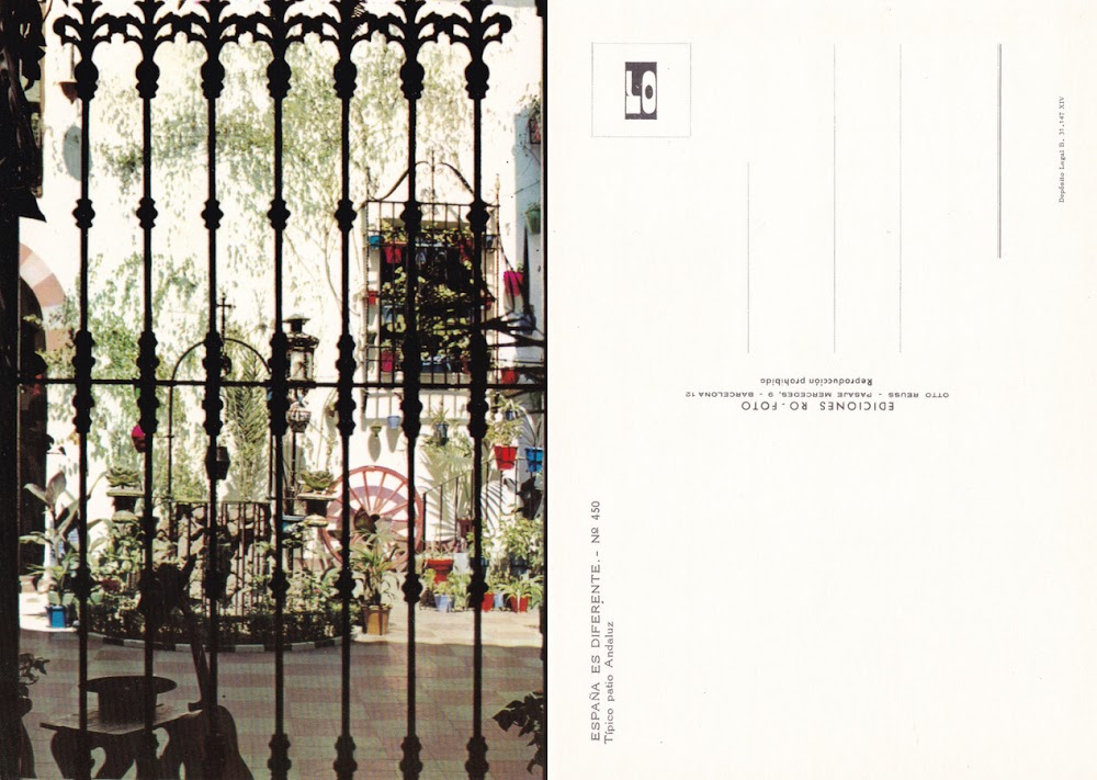 Espana es diferente. Tipico patio Andaluz. Non viaggiata