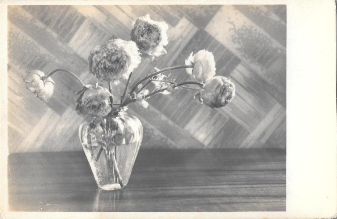 Fiori in vaso di vetro. Non viaggiata, stampa 1942