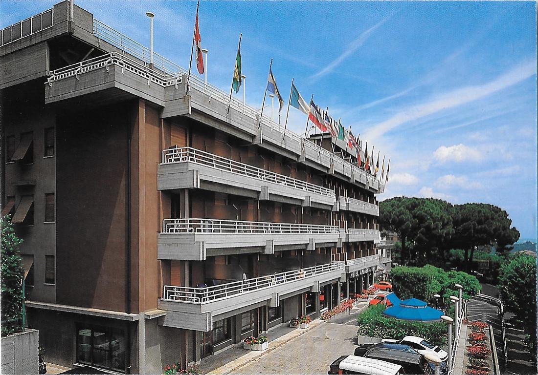 Grand Hotel Ambasciatori. Chianciano terme (BS). Esterno. Non viaggiata