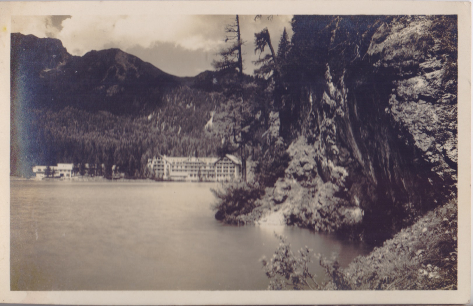 Gruppo delle Dolomiti. Hotel Dolomiti. Lago di Braies. Non viaggiata