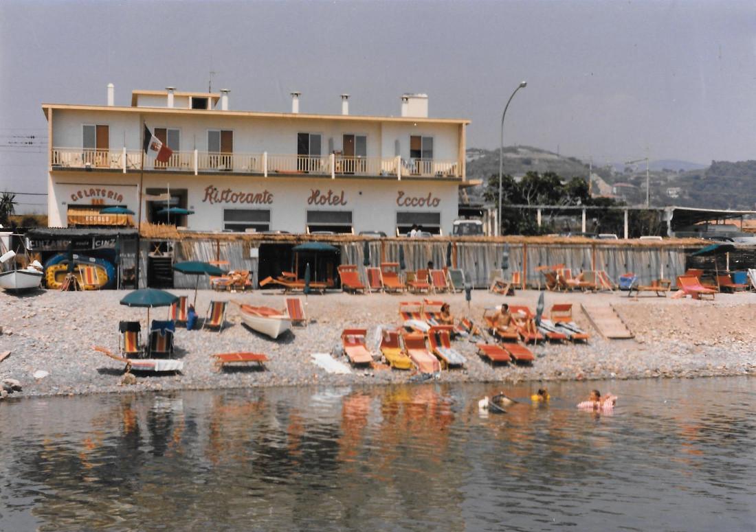 Hotel ristorante Eccolo. Luogo non identificato. Non viaggiata