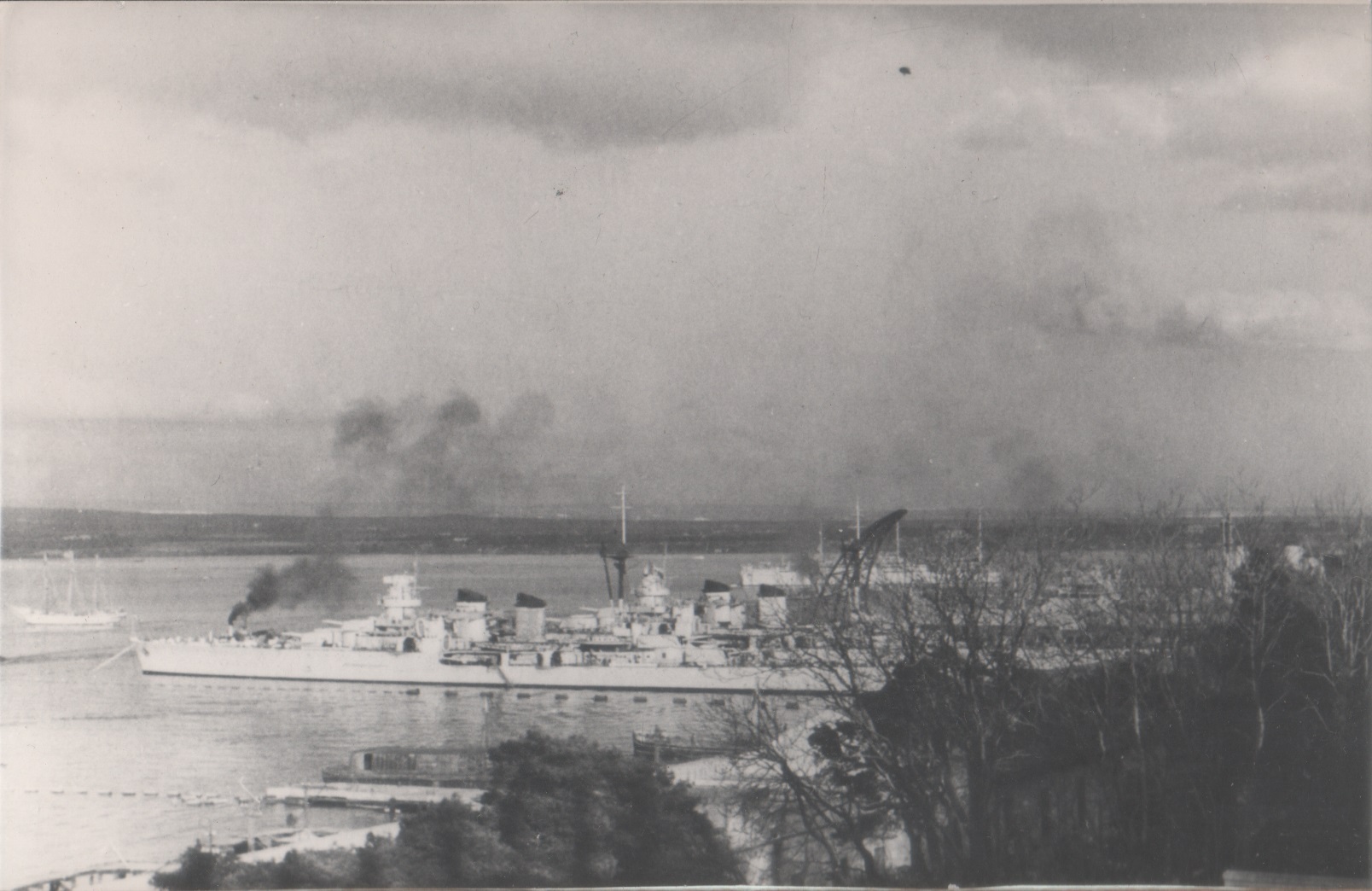 Incrociatori tipo Garibaldi nel 1940 nel mar Piccolo a Taranto. …